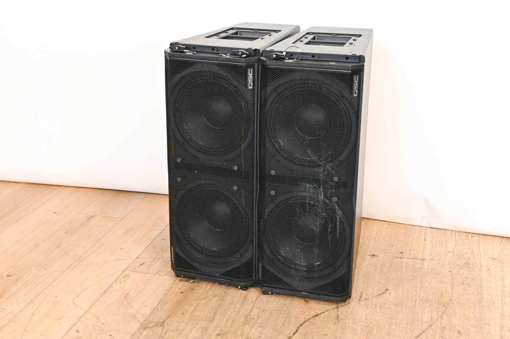 QSC WideLine-10 Dual 10-Inch Wide Line Array Speaker (PAIR)