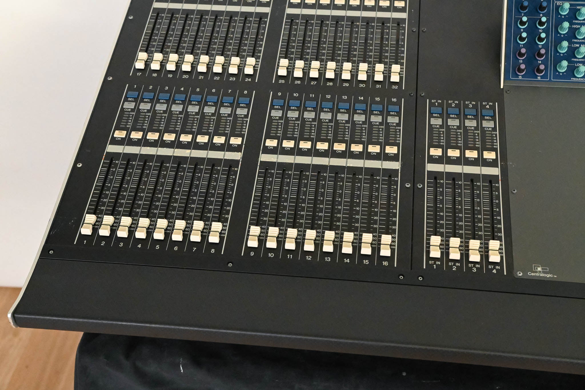 Yamaha M7CL-48ES 48-Channel EtherSound Digital Audio Mixer