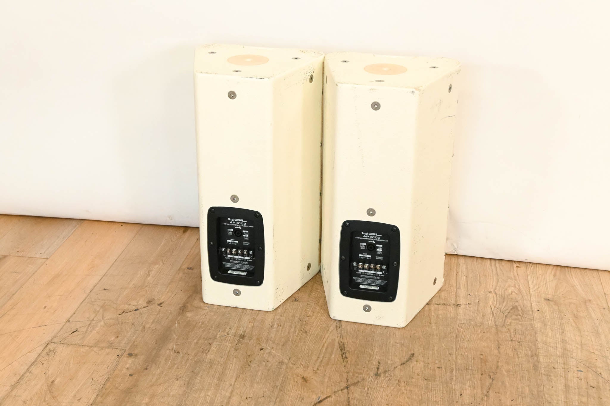 QSC AP-5102 2-Way Acoustic Performance Loudspeaker - White  (PAIR)