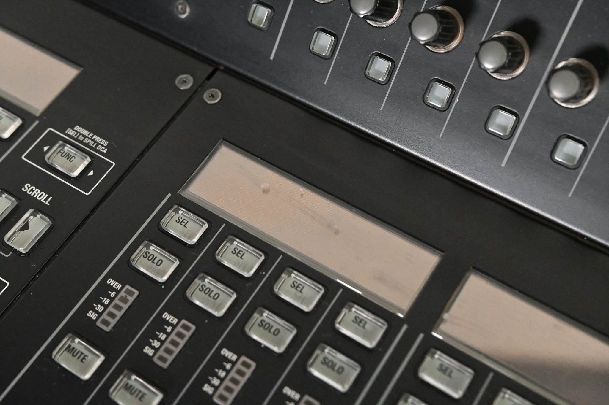 Roland M-5000 Live Mixing Console with Road Case