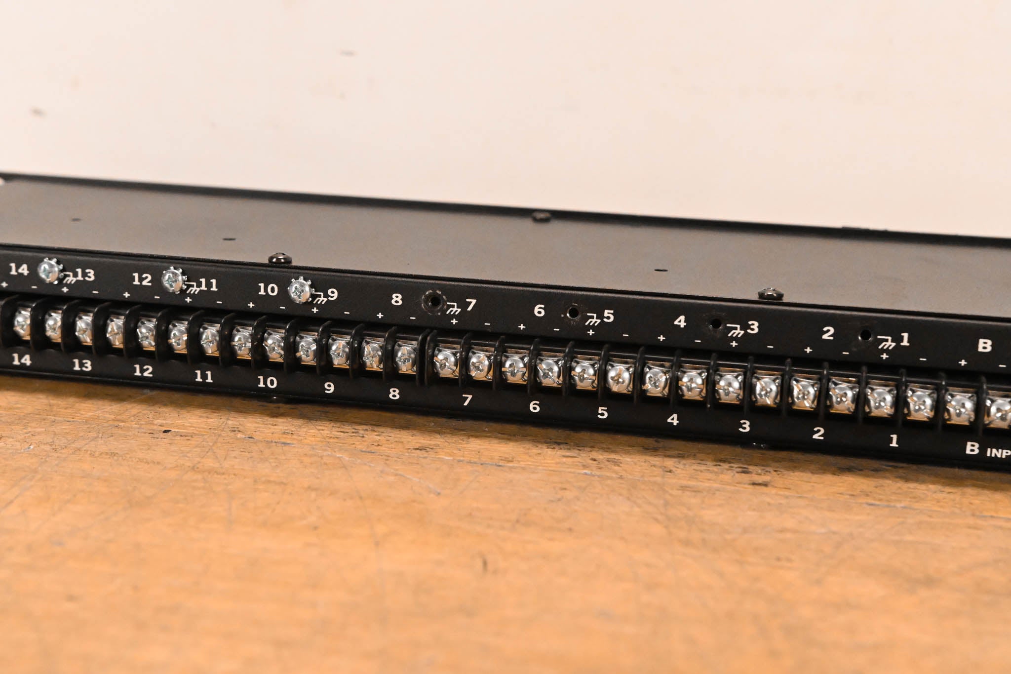Rane DA216A 2-Input, 16-Output Distribution Line Amplifier (NO PSU)