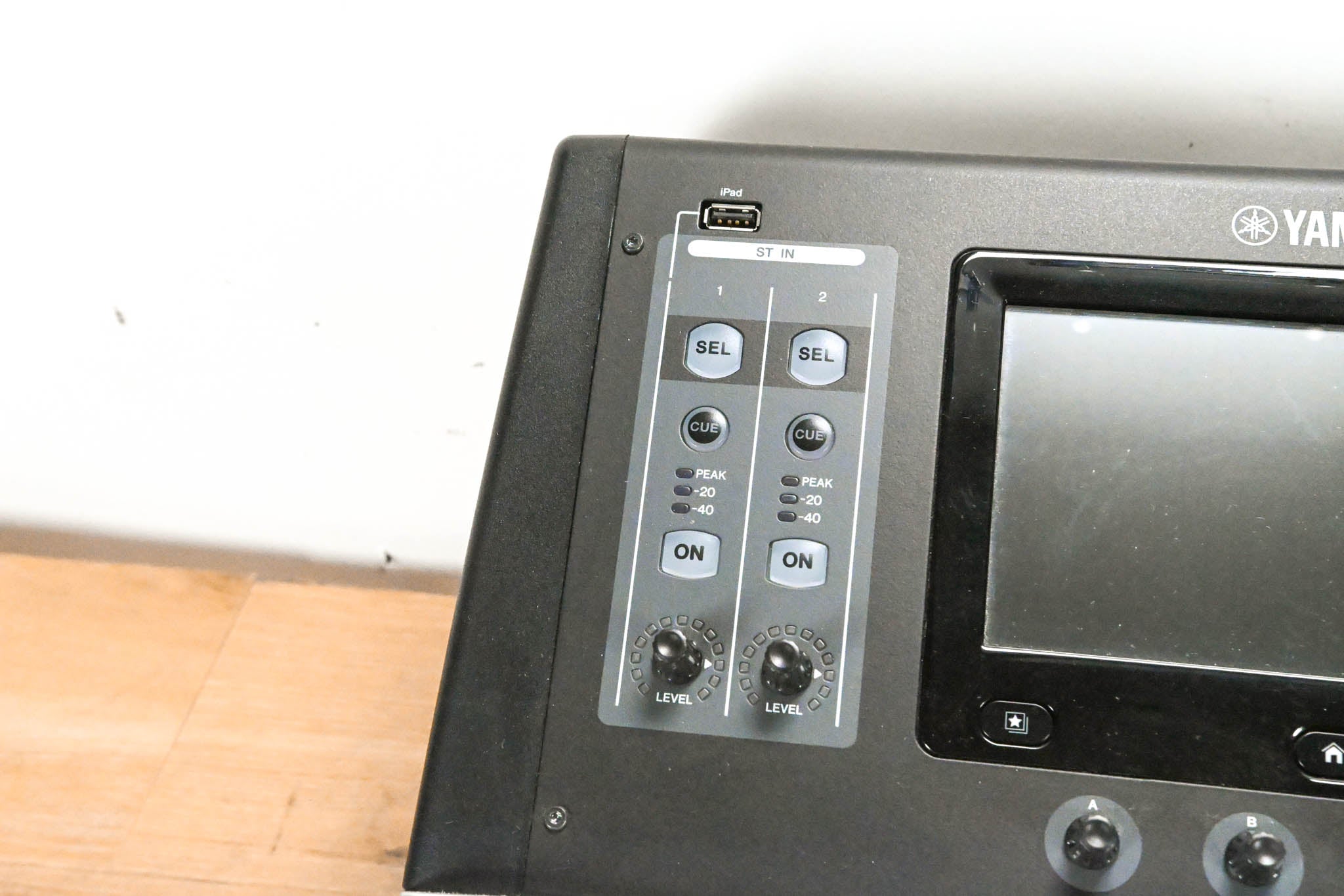 Yamaha TF1 16-Channel Digital Mixing Console