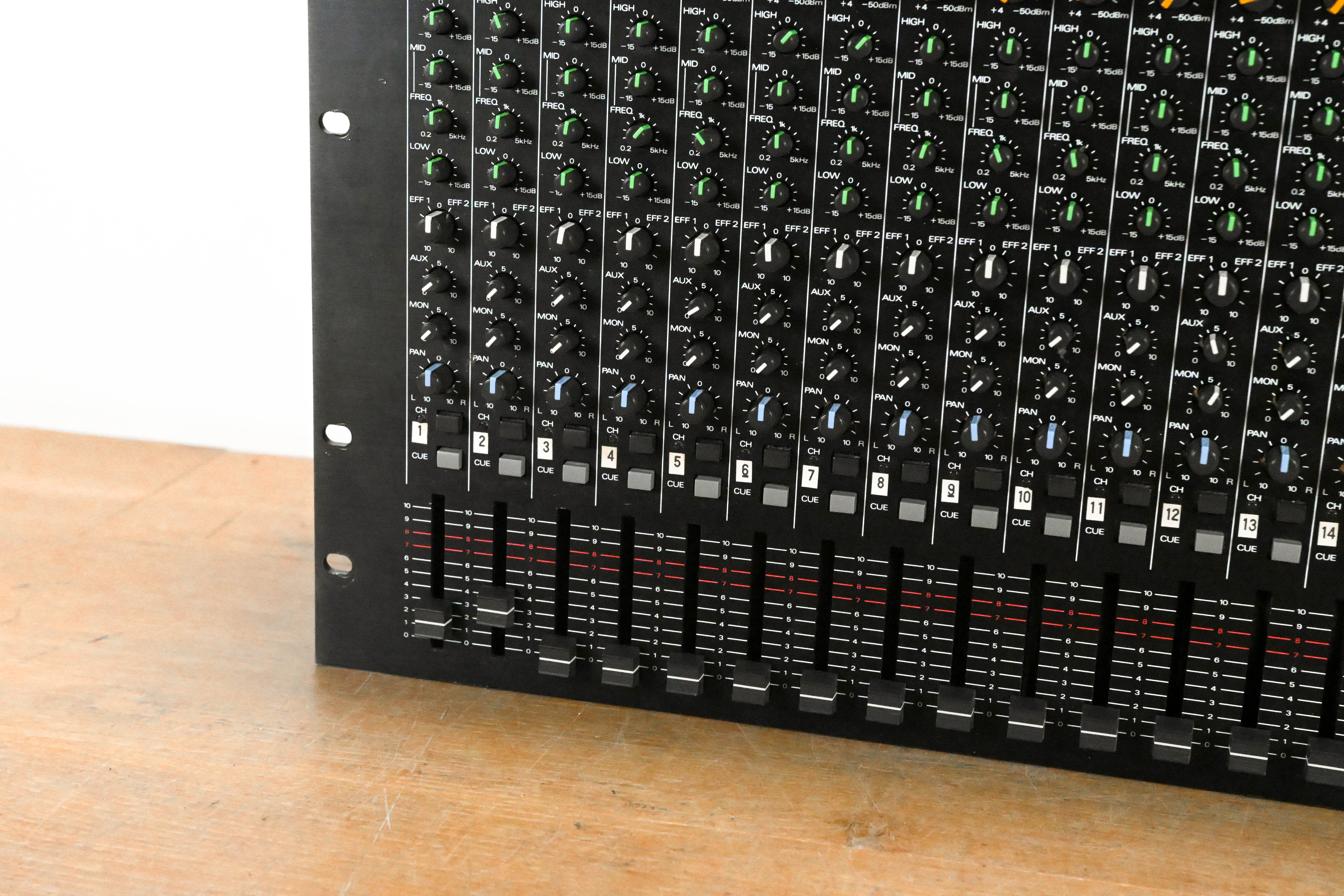 Roland M-16E 16-Channel Line Mixer