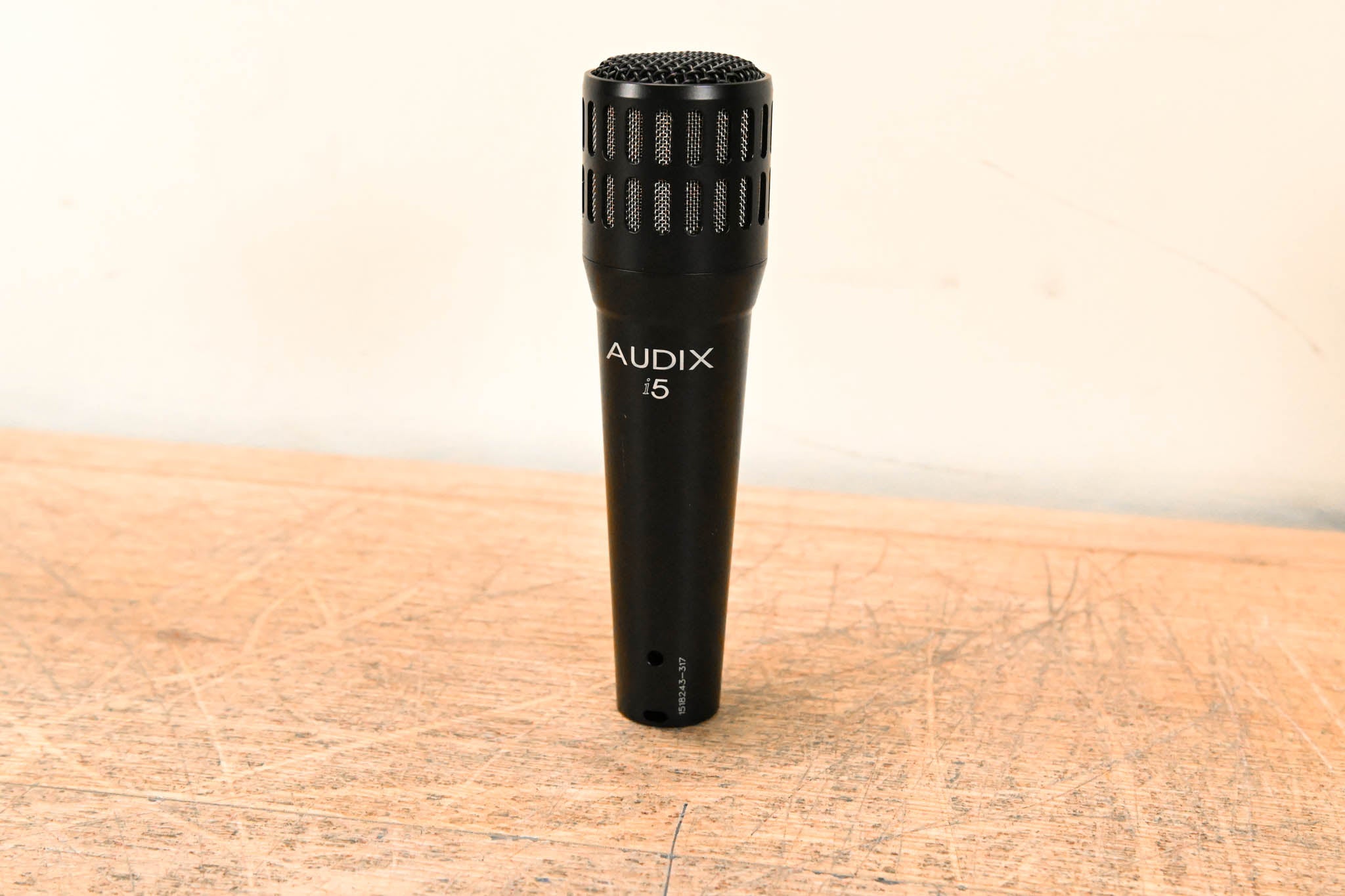 Audix i5 Cardioid Dynamic Instrument Microphone w/ CabGrabber Mic Clamp