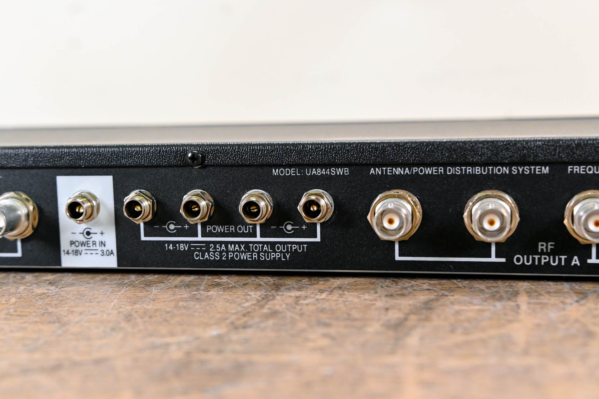 Shure UA844SWB Antenna Distribution System - 470-952 MHz NO POWER SUPPLY