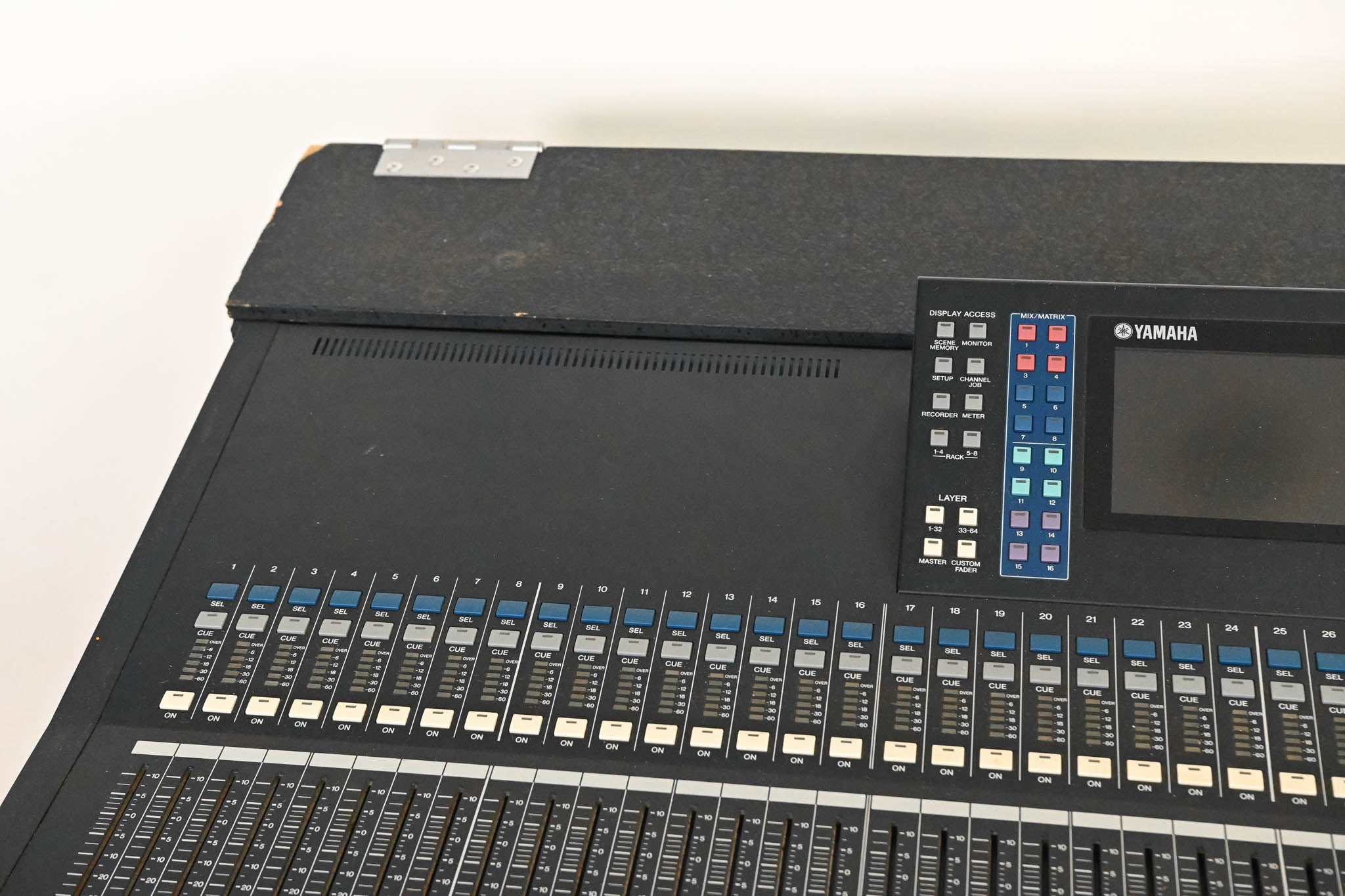 Yamaha LS9-32 32-Channel Digital Mixing Console with Road Case