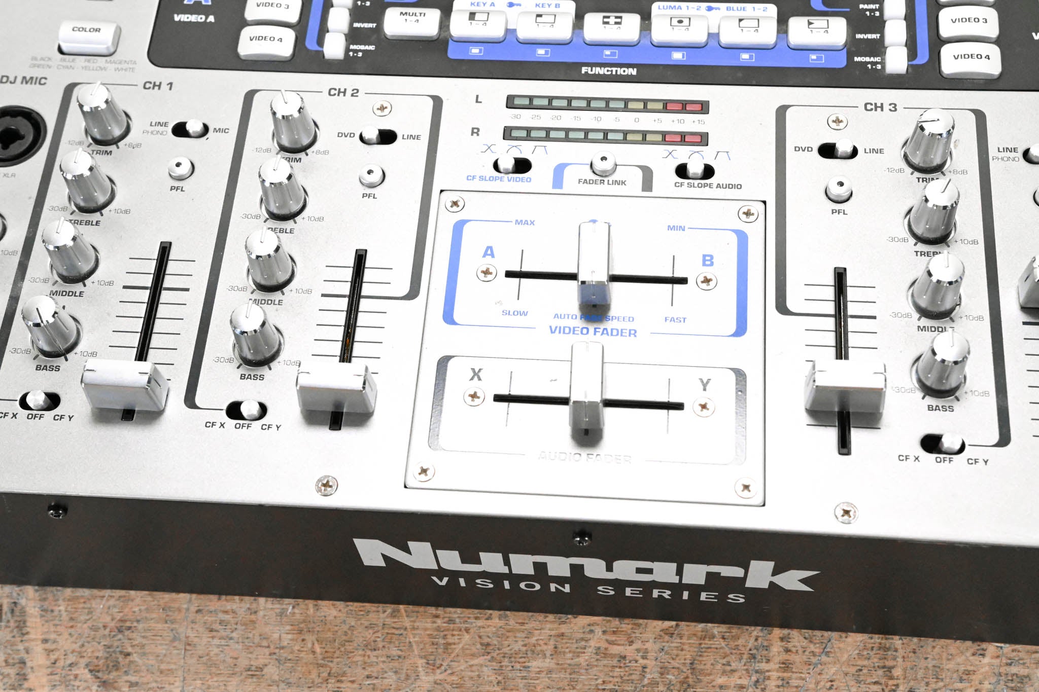 Numark AVM02 Professional Audio/Video Mixer