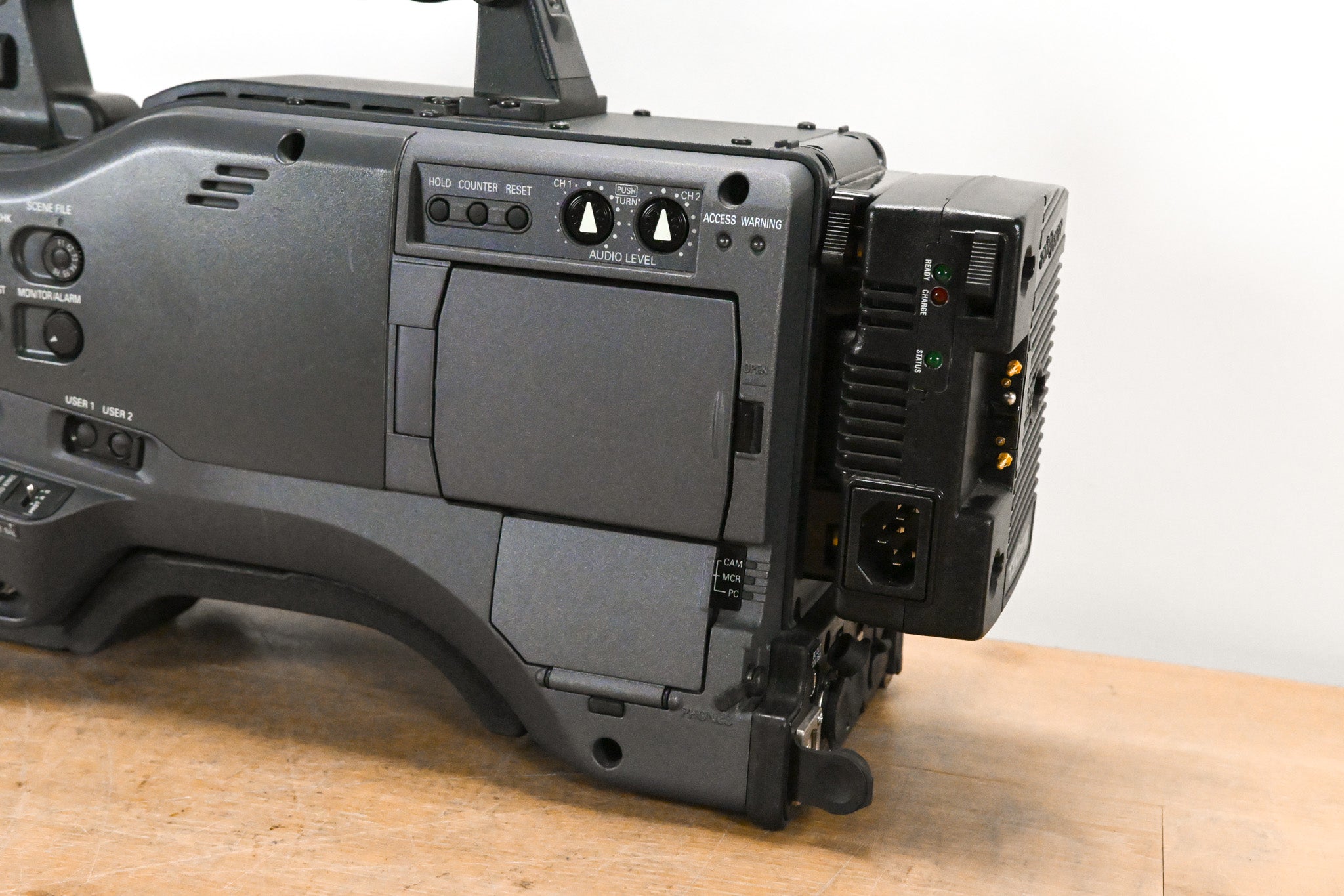 Panasonic AG-HPX500P 2/3" Shoulder-Mounted P2HD Camcorder