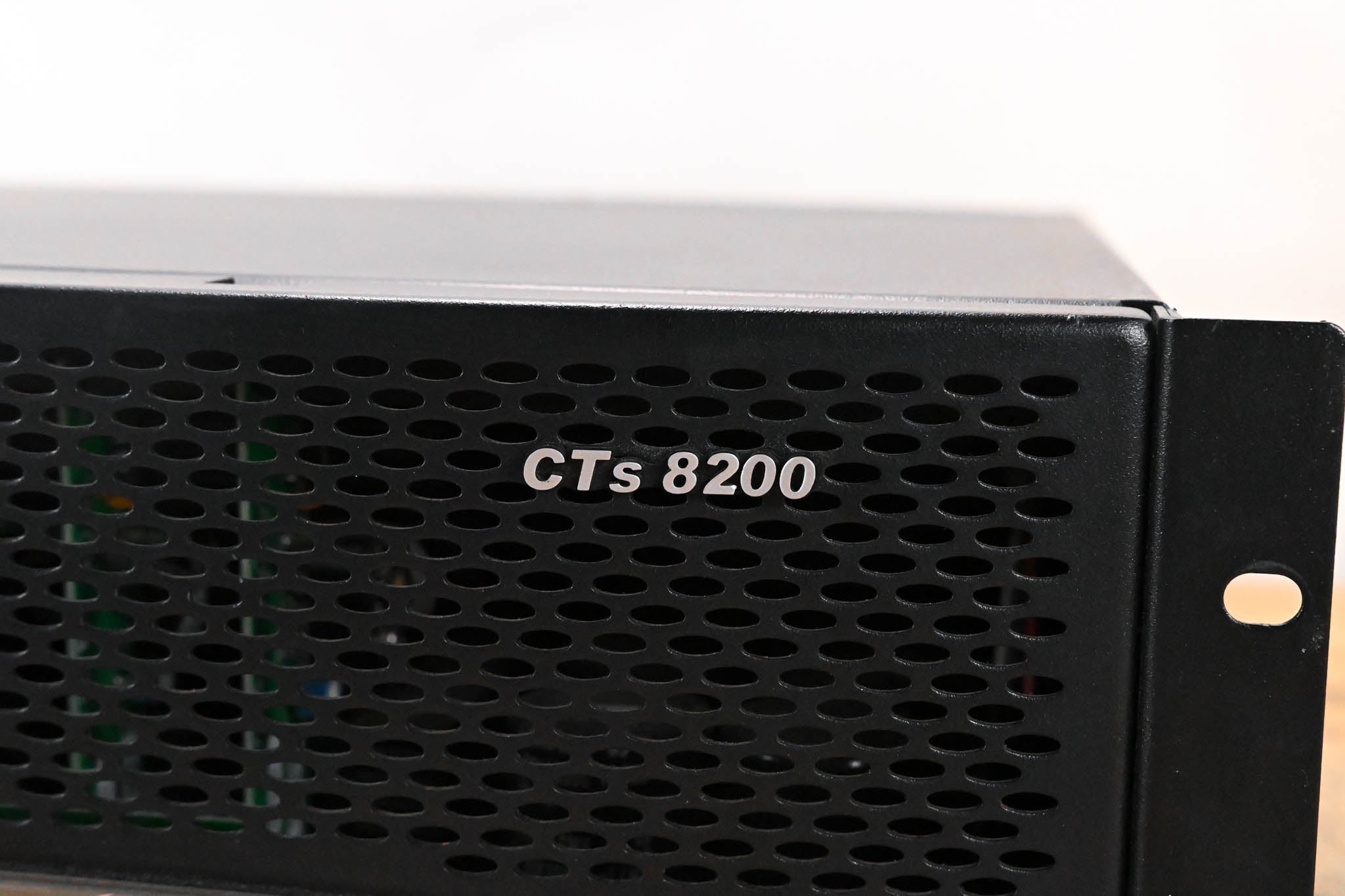 Crown CTs 8200 200W 8-Channel Power Amplifier