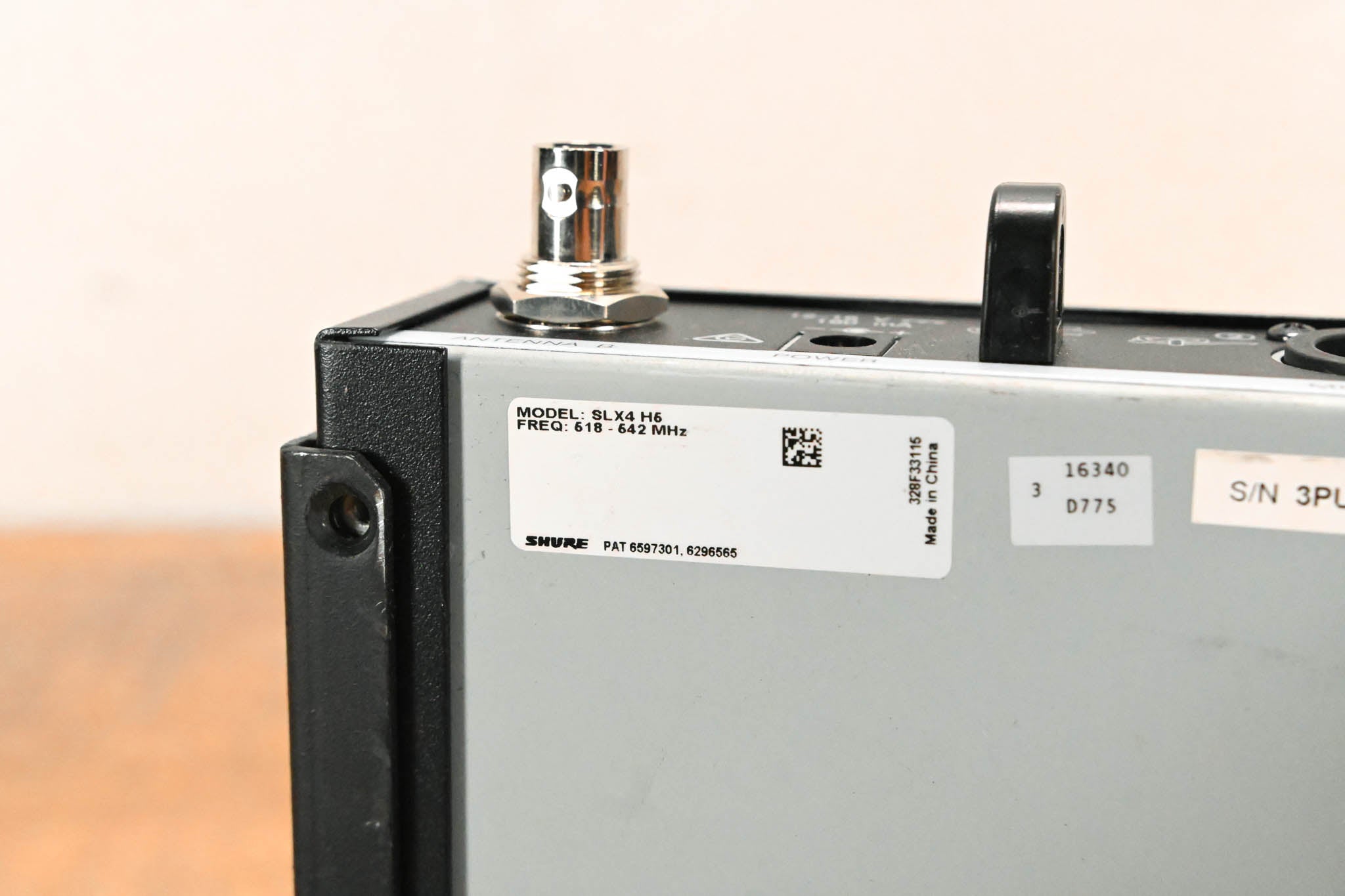 Shure SLX4 Wireless Receiver - H5 Band: 518-542 MHz (NO POWER SUPPLY)