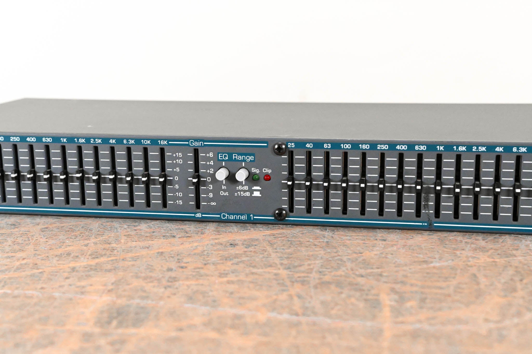 Ashly MQX-2150 Stereo 15-Band Graphic Equalizer