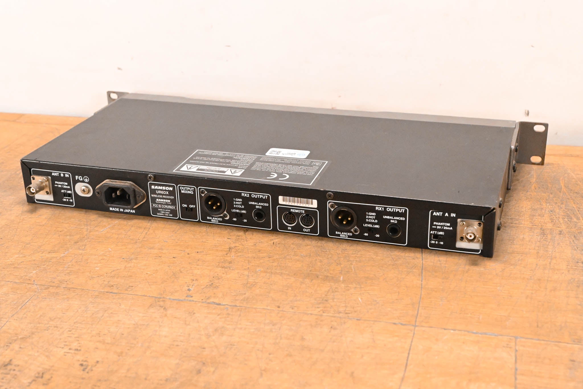 Samson UR6DX UHF Synth Six Wireless System Dual Receiver