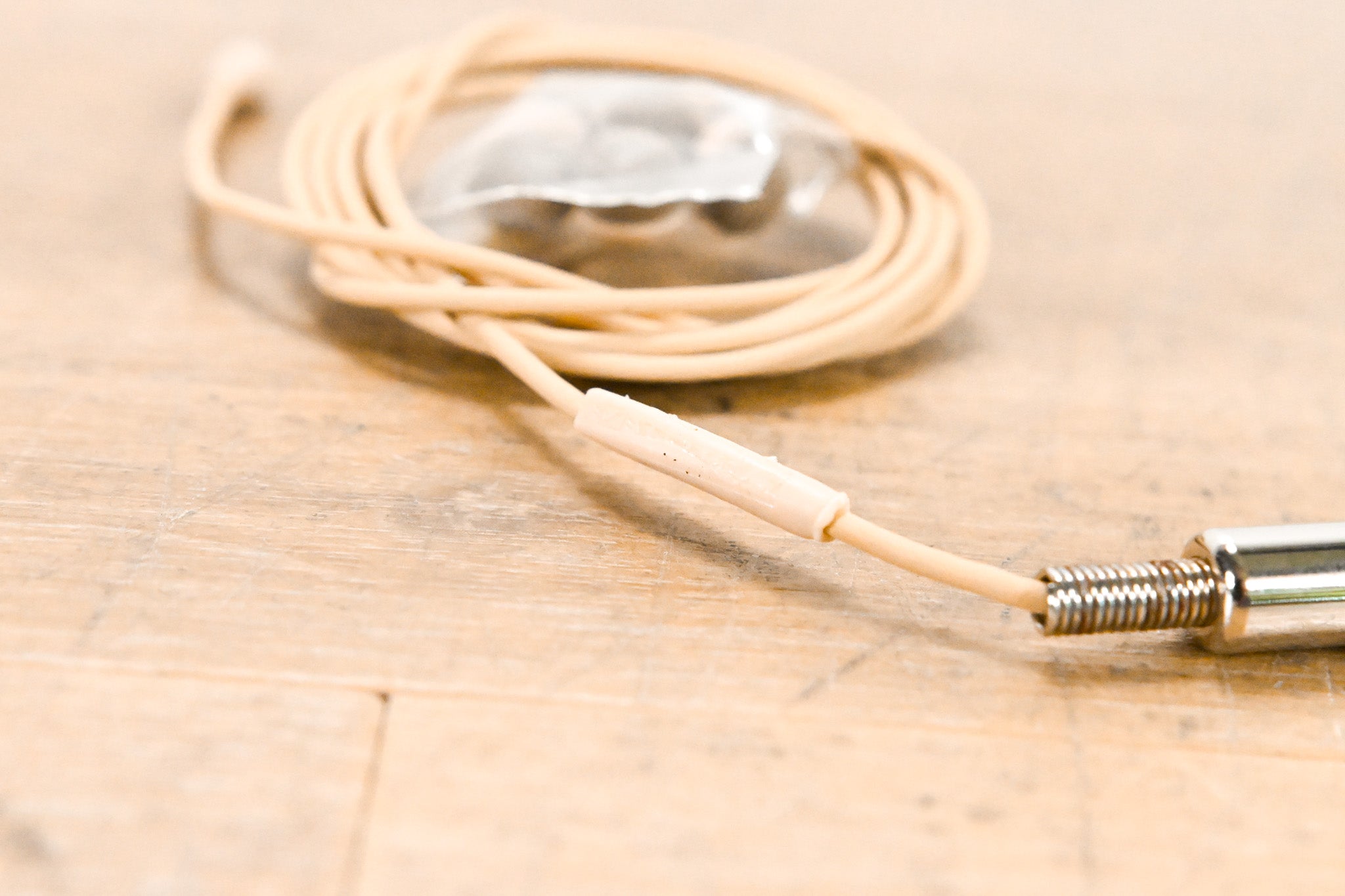 Sennheiser MKE 2 Lavalier Lapel Mic w/ Locking 3.5mm Connector - Beige