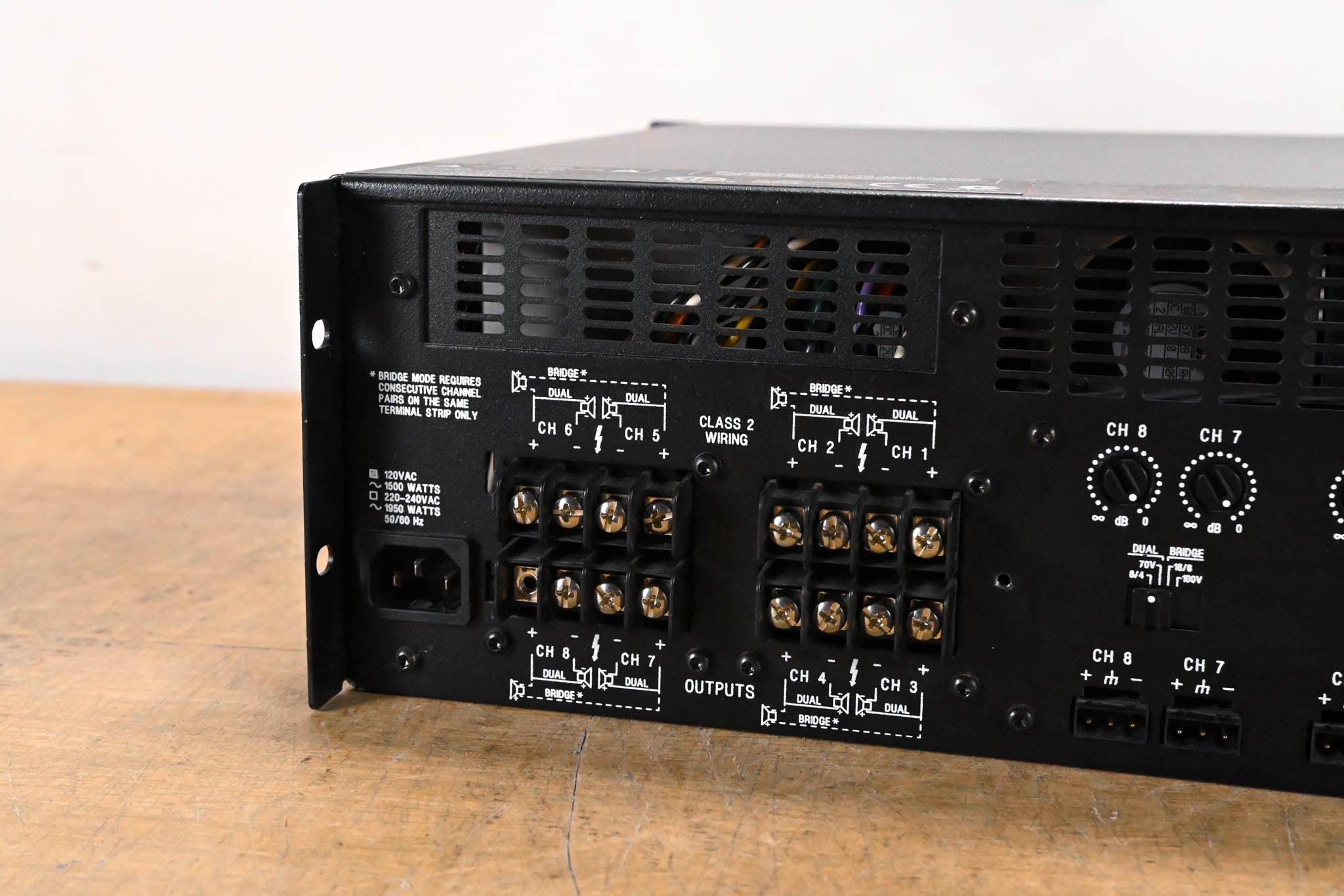Crown CTs 8200 200W 8-Channel Power Amplifier