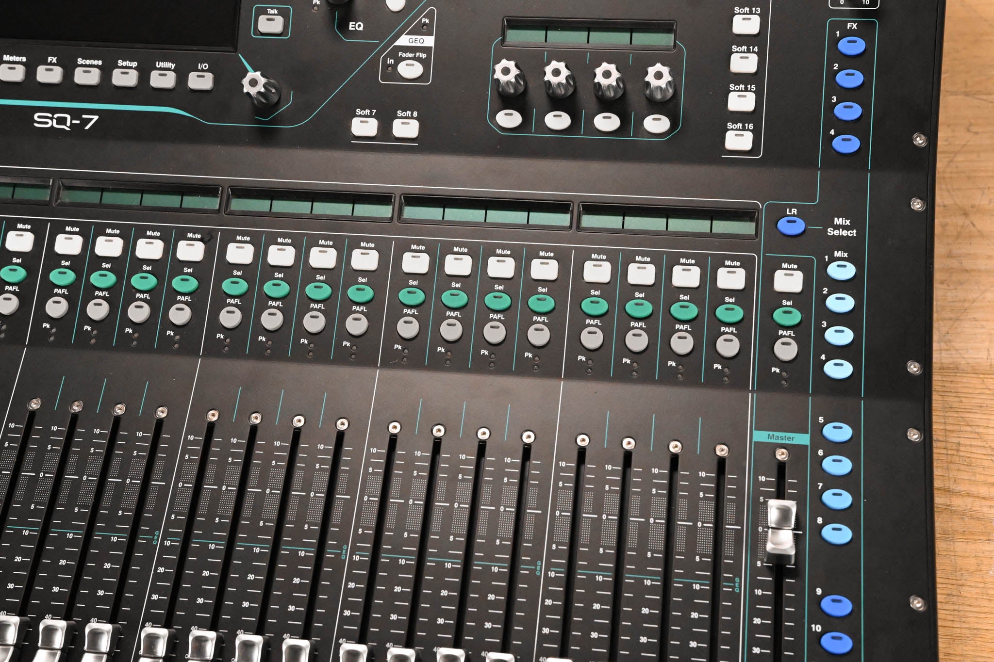 Allen & Heath SQ-7 48-Channel / 36-Bus Digital Mixer