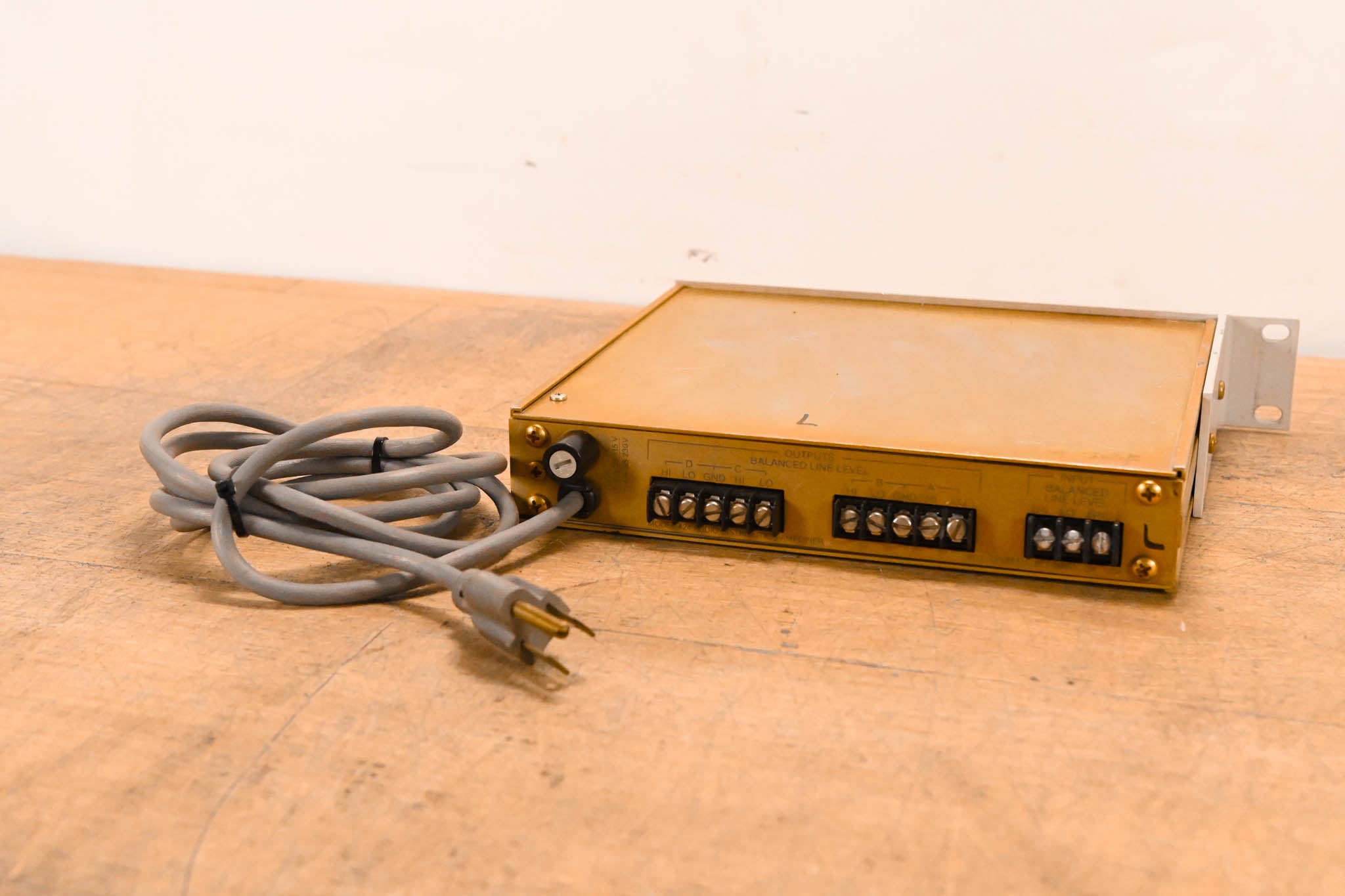 RTS 424 Audio Distribution Amplifier