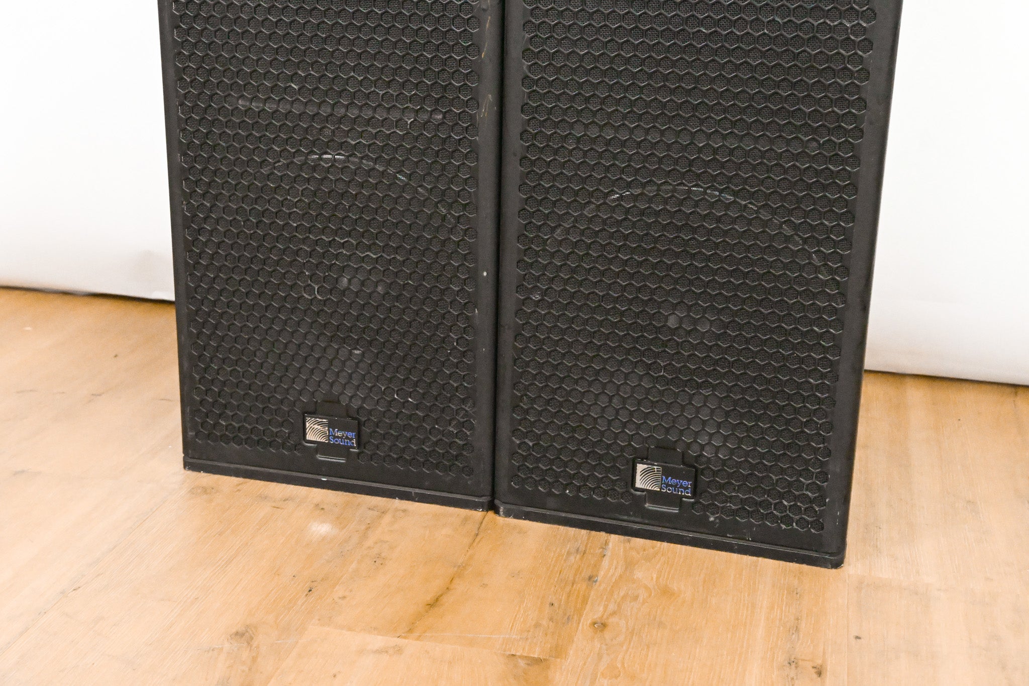 Meyer Sound UPJ-1P Compact VariO Loudspeaker (PAIR)