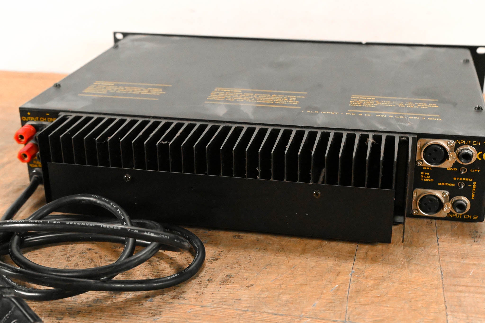 AB International 1650 2-Channel Power Amplifier