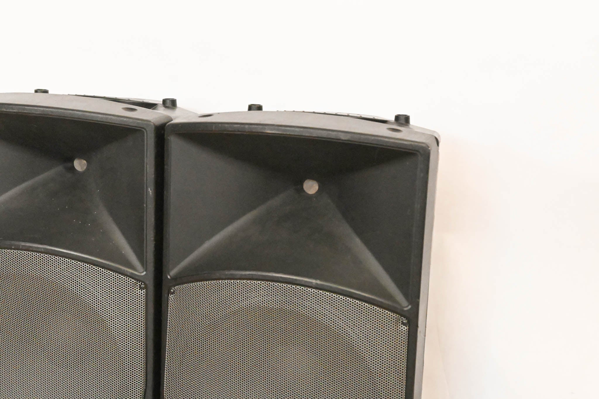 Mackie Thump TH-15A 15" 2-Way Full-Range Powered Loudspeaker (PAIR)