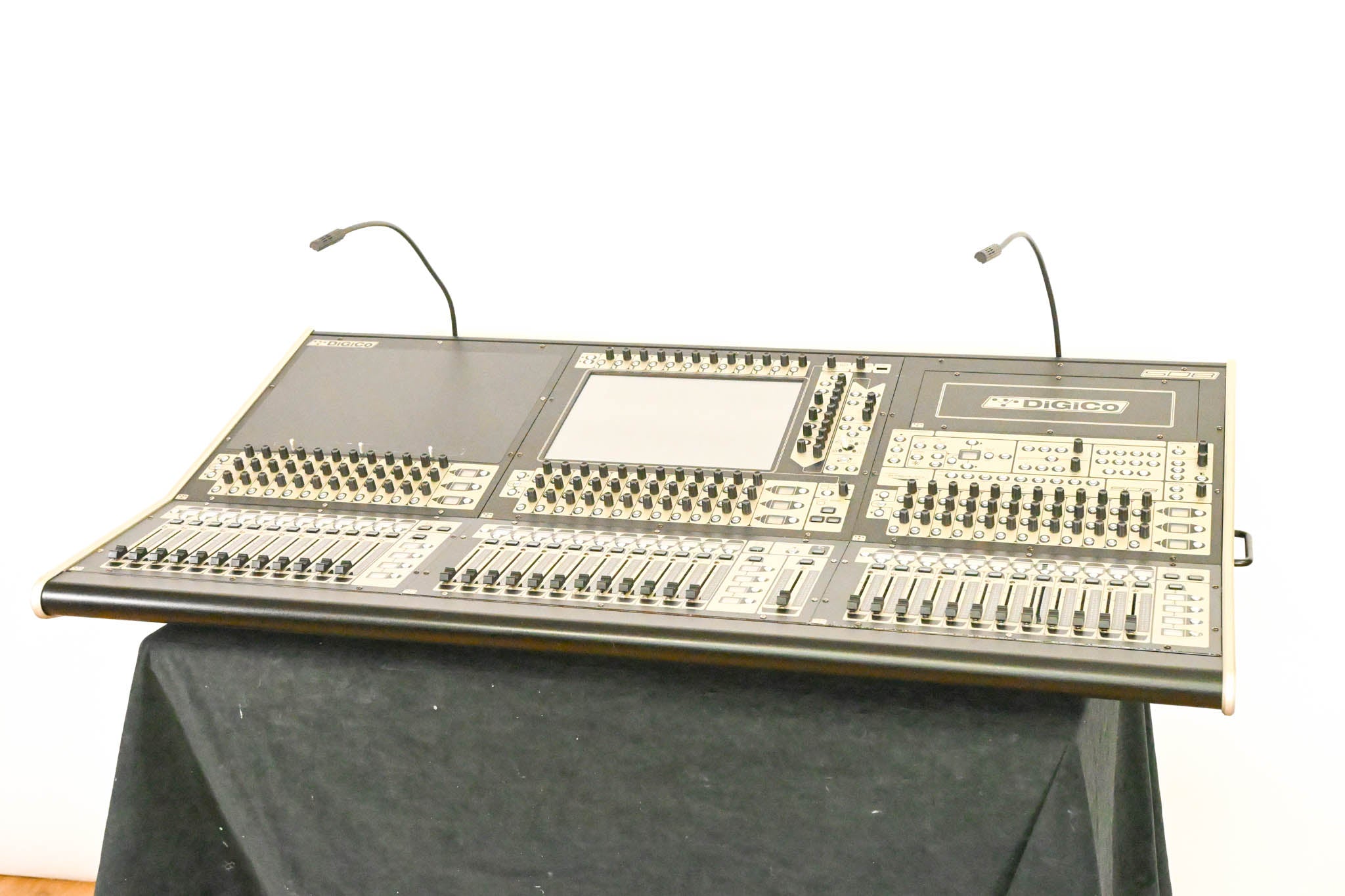 DiGiCo SD8 120-Channel Digital Mixing Console w/ Waves Card + ST Optical
