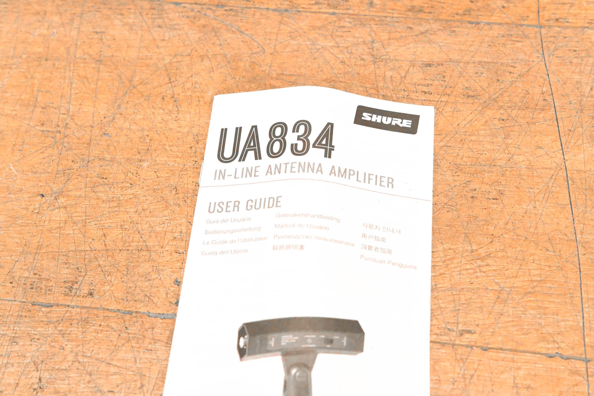 Shure UA834WB In-Line Antenna Amplifier with Stand