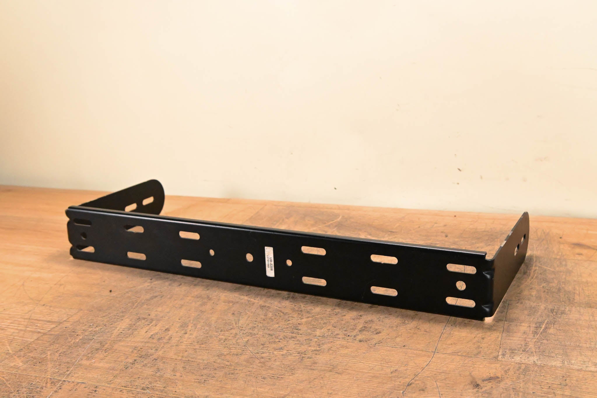 Yamaha UB2208 U-Bracket for IF2208 Speaker