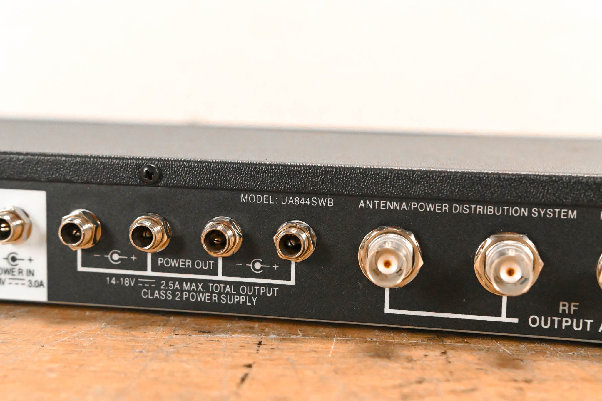 Shure UA844SWB Antenna Distribution System - 470-952 MHz NO POWER SUPPLY
