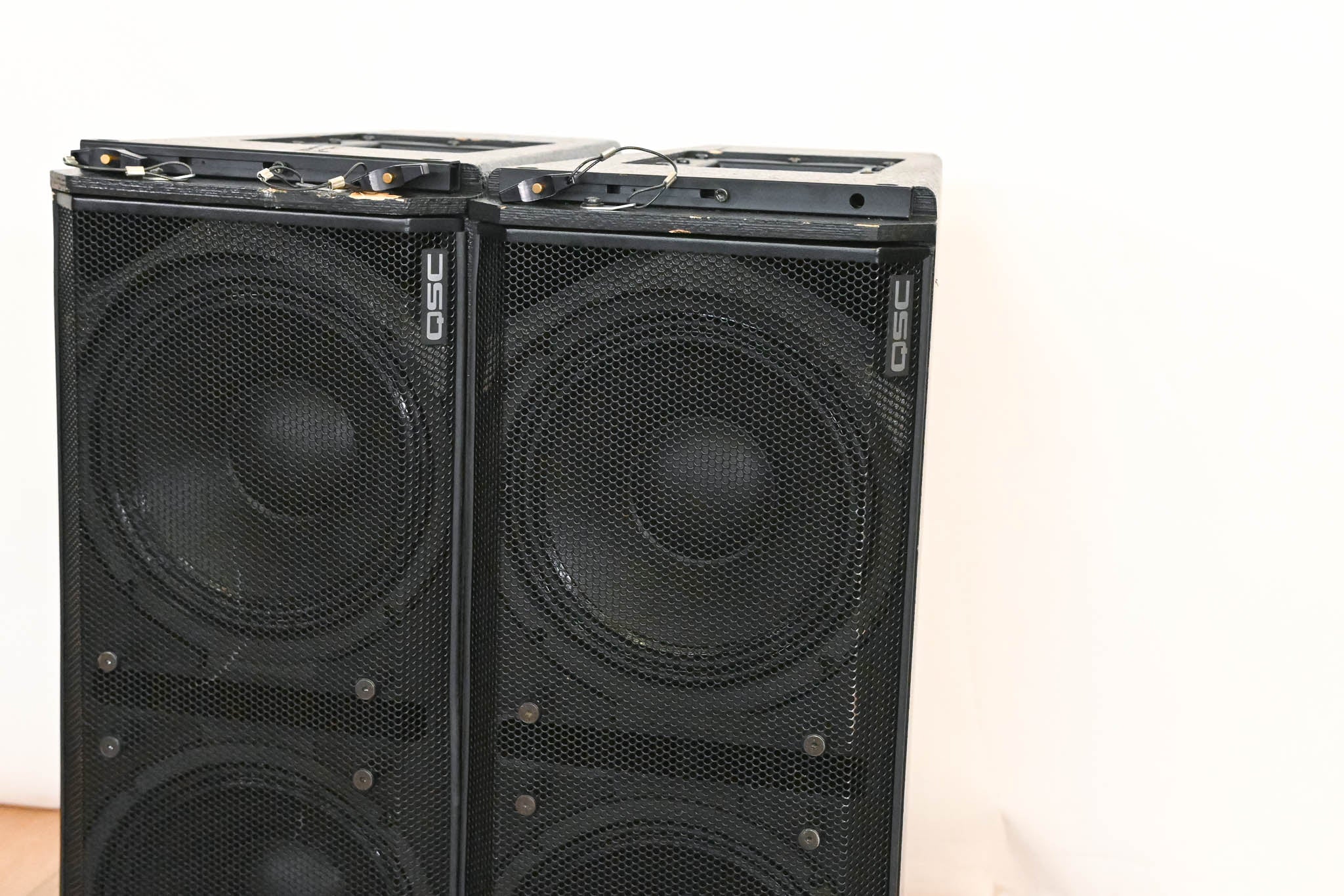 QSC WideLine-10 Dual 10-Inch Wide Line Array Speaker (PAIR)