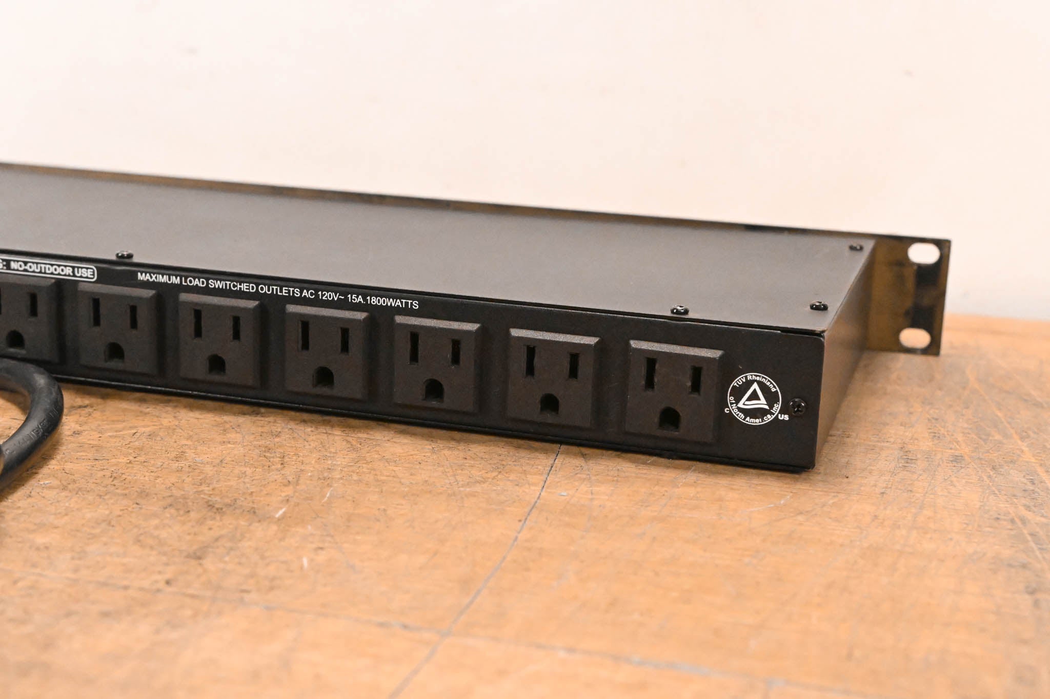 Furman M-8 8-Outlet Power Conditioner