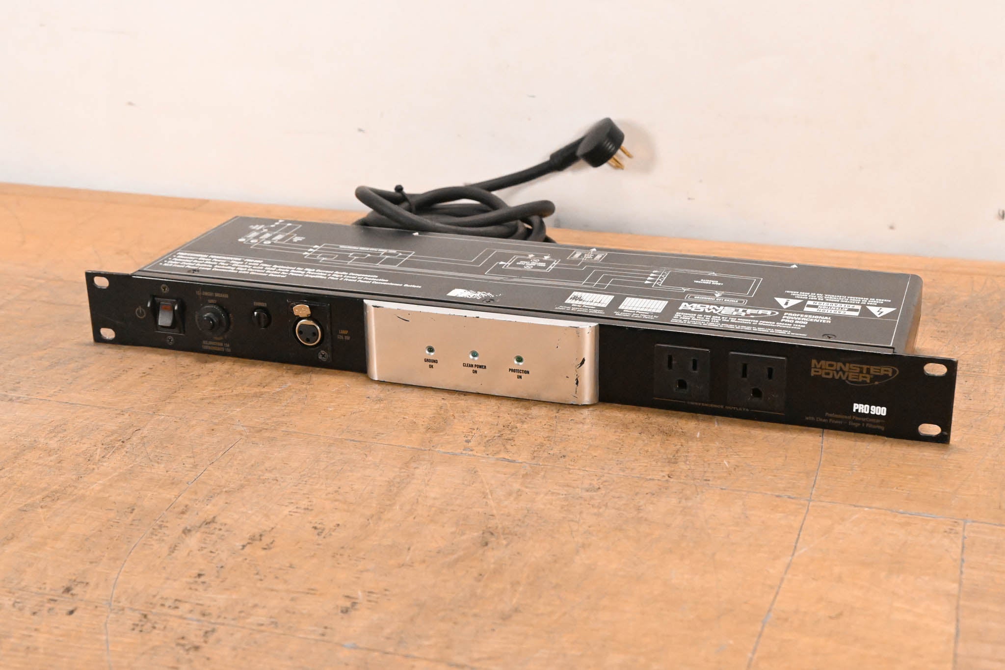 Monster Power PRO 900 PowerCenter Power Conditioner