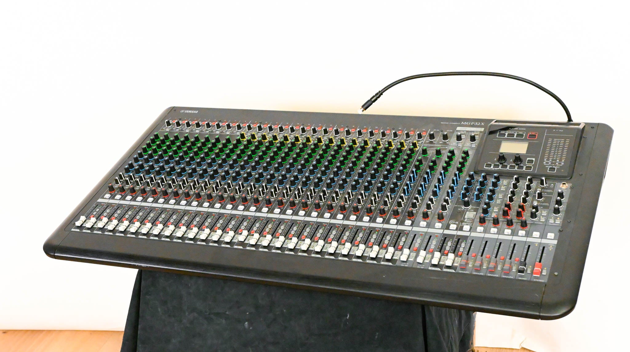 Yamaha MGP32X 32-Channel Mixer with USB and Effects
