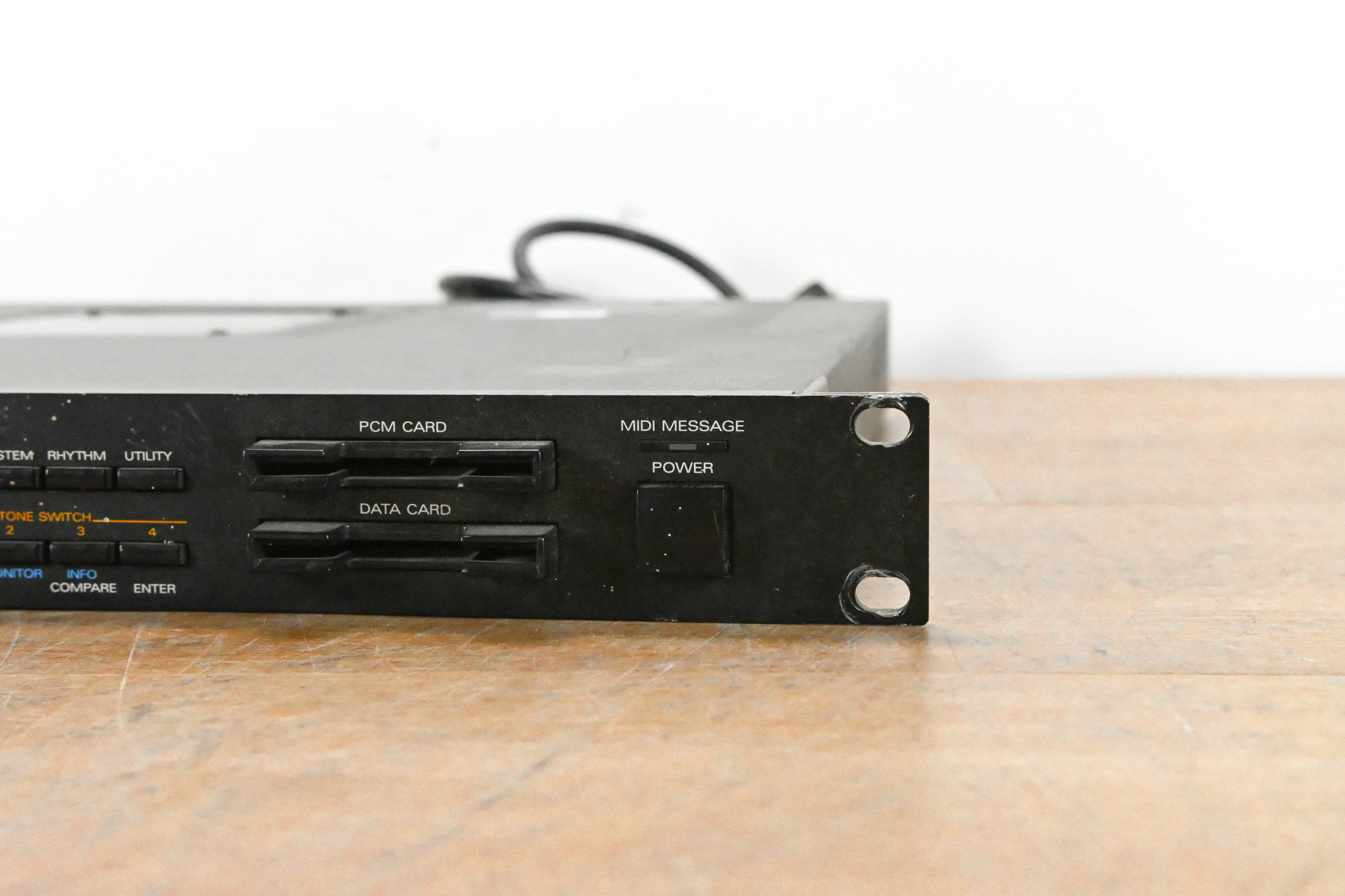 Roland JV-880 Multi Timbral Synthesizer Module CG011TE