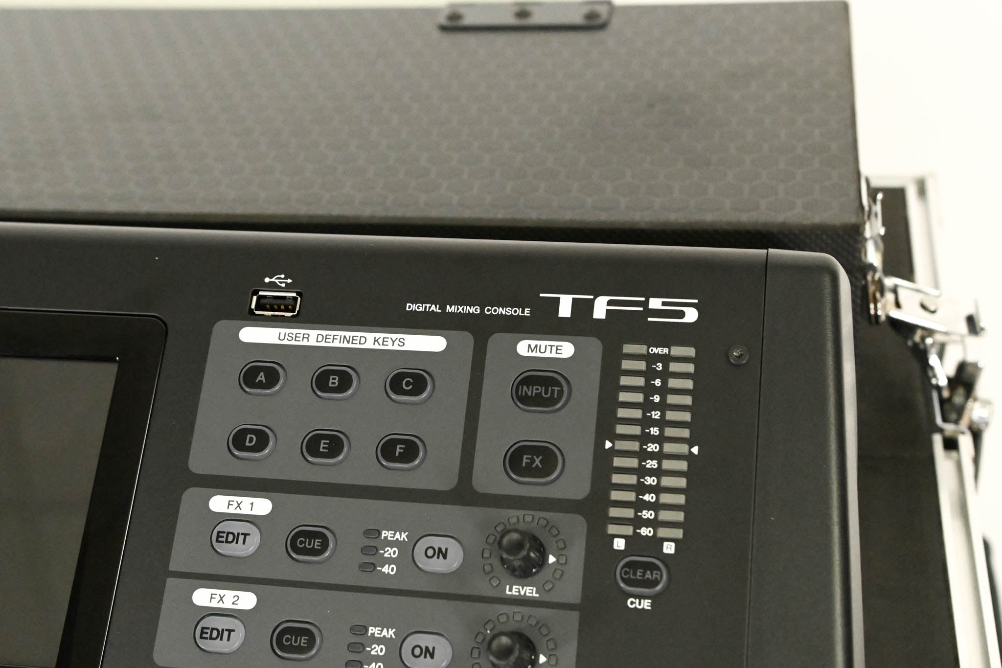 Yamaha TF5 32-Input Digital Mixing Console with Road Case