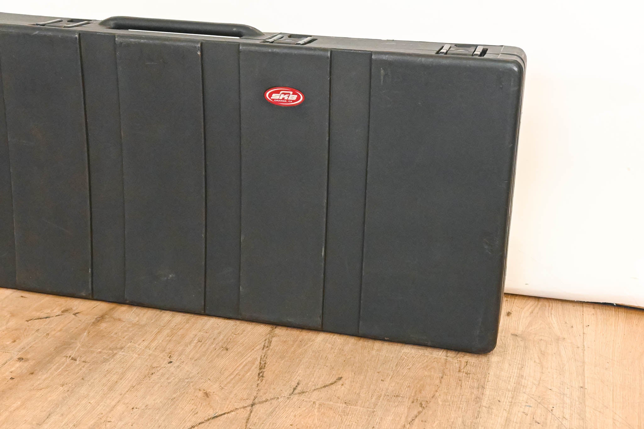 SKB 1SKB-R5220W Hardshell 76-Key Keyboard Case with Wheels