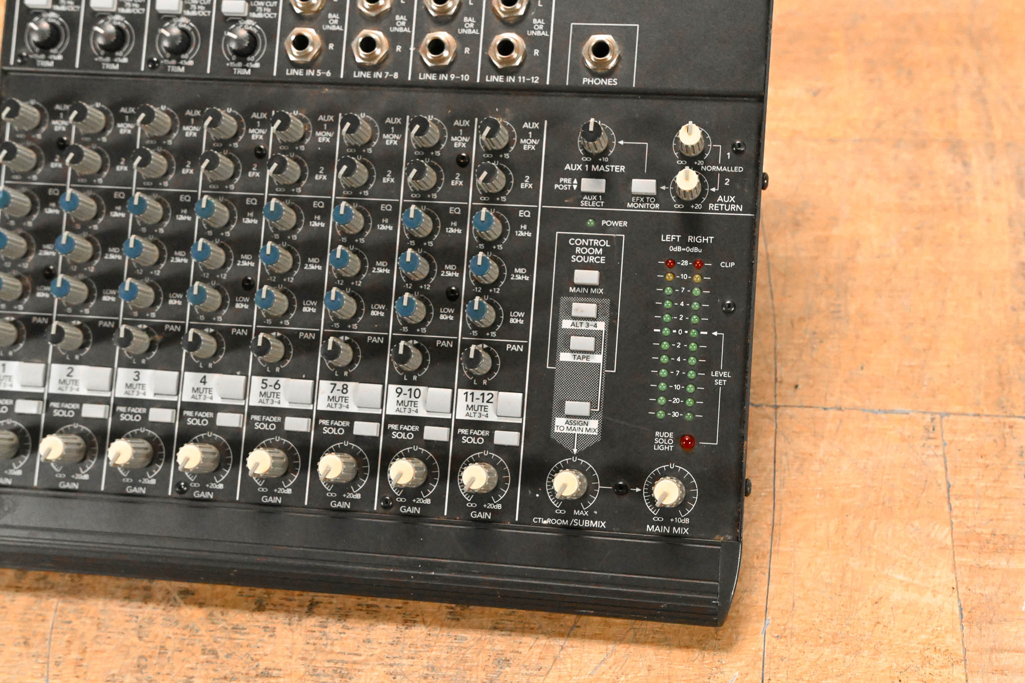 Mackie 1202-VLZ PRO 12-Channel Mic/Line Mixer