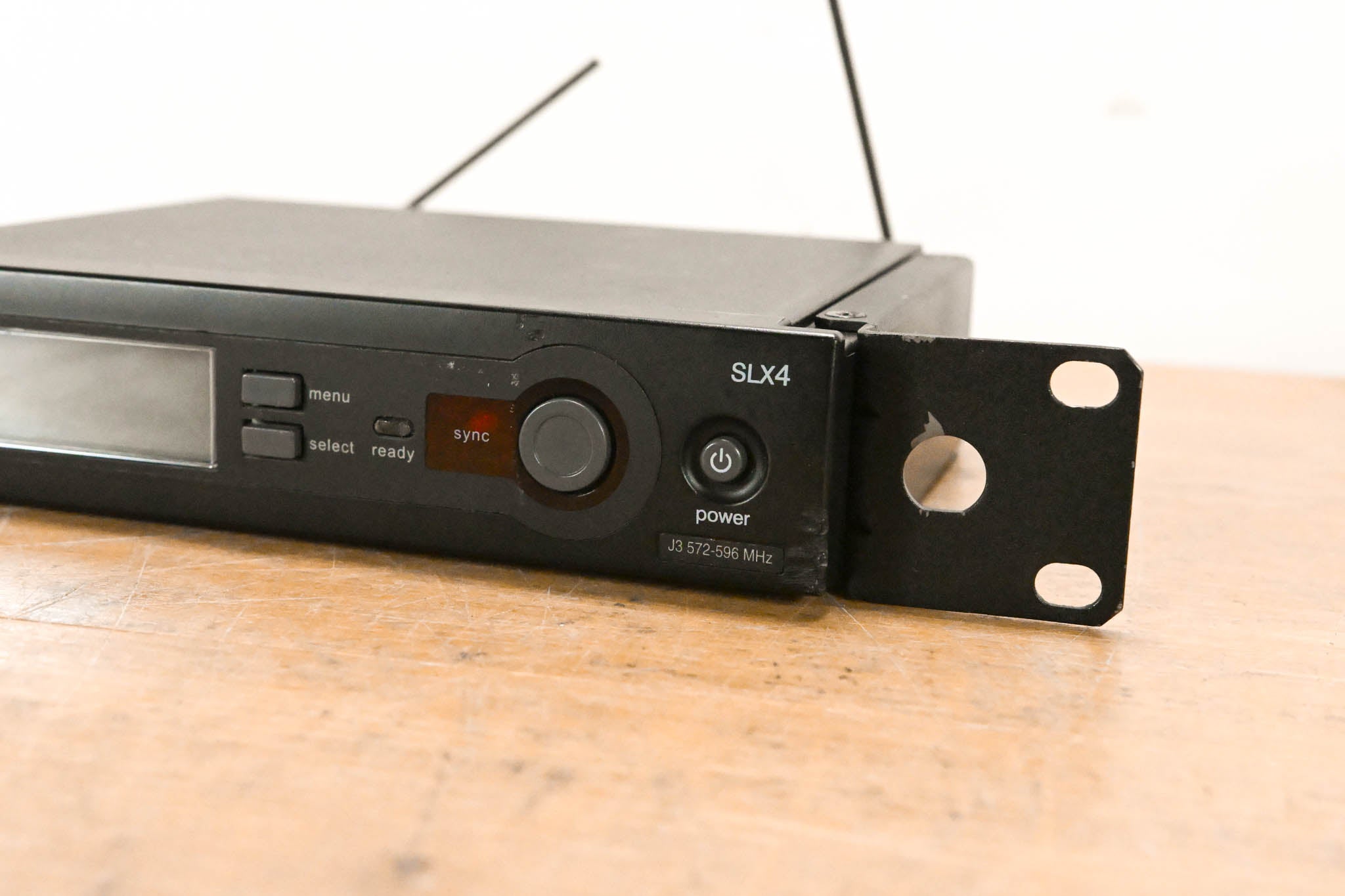 Shure SLX4 Wireless Receiver - J3 Band: 572-596 MHz (NO POWER SUPPLY)