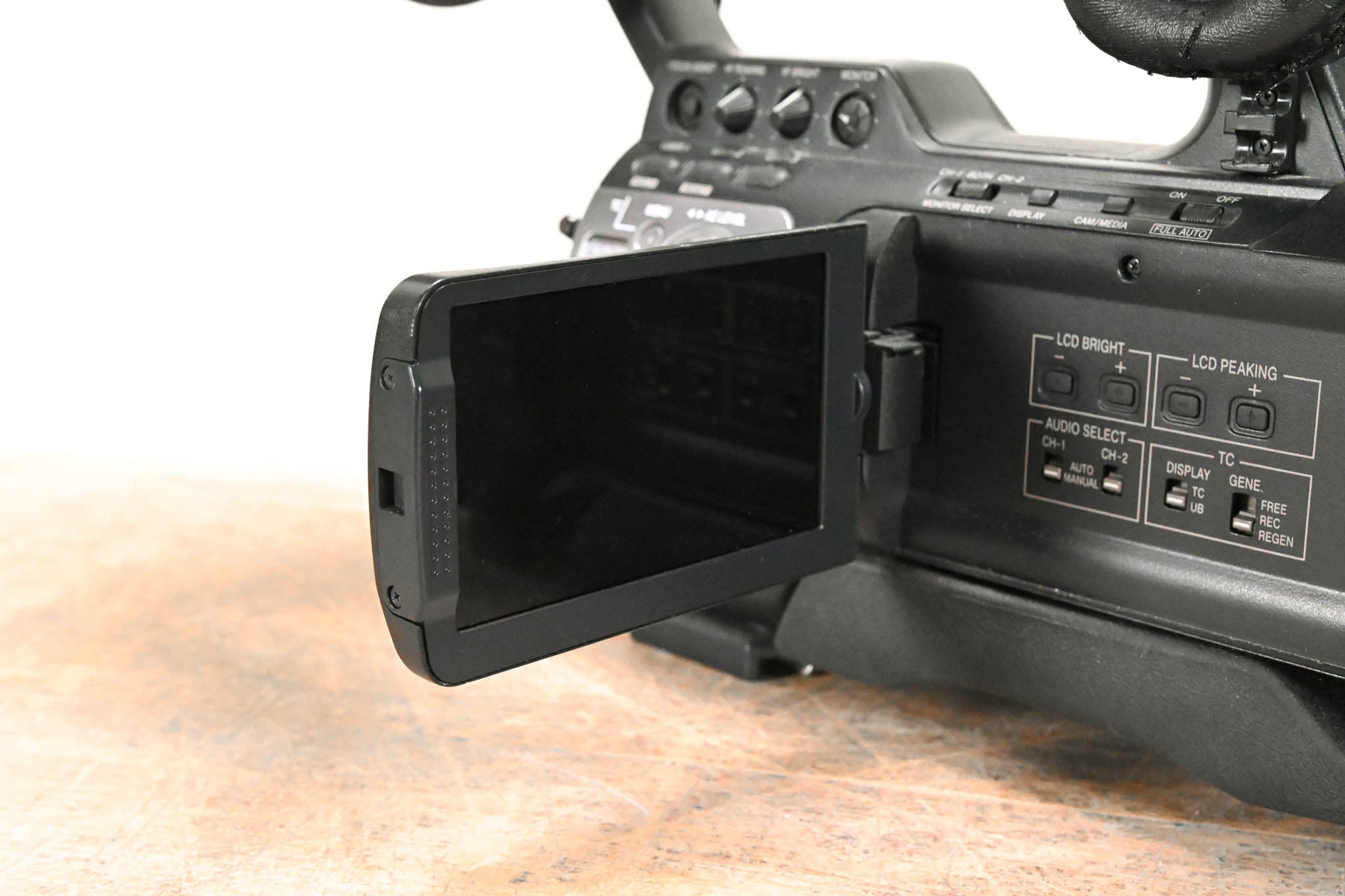 JVC GY-HM700U ProHD Compact Shoulder Solid-State Camcorder