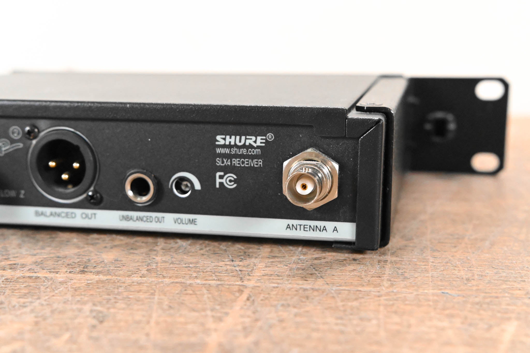 Shure SLX4 Wireless Receiver - G4 Band: 470-494 MHz