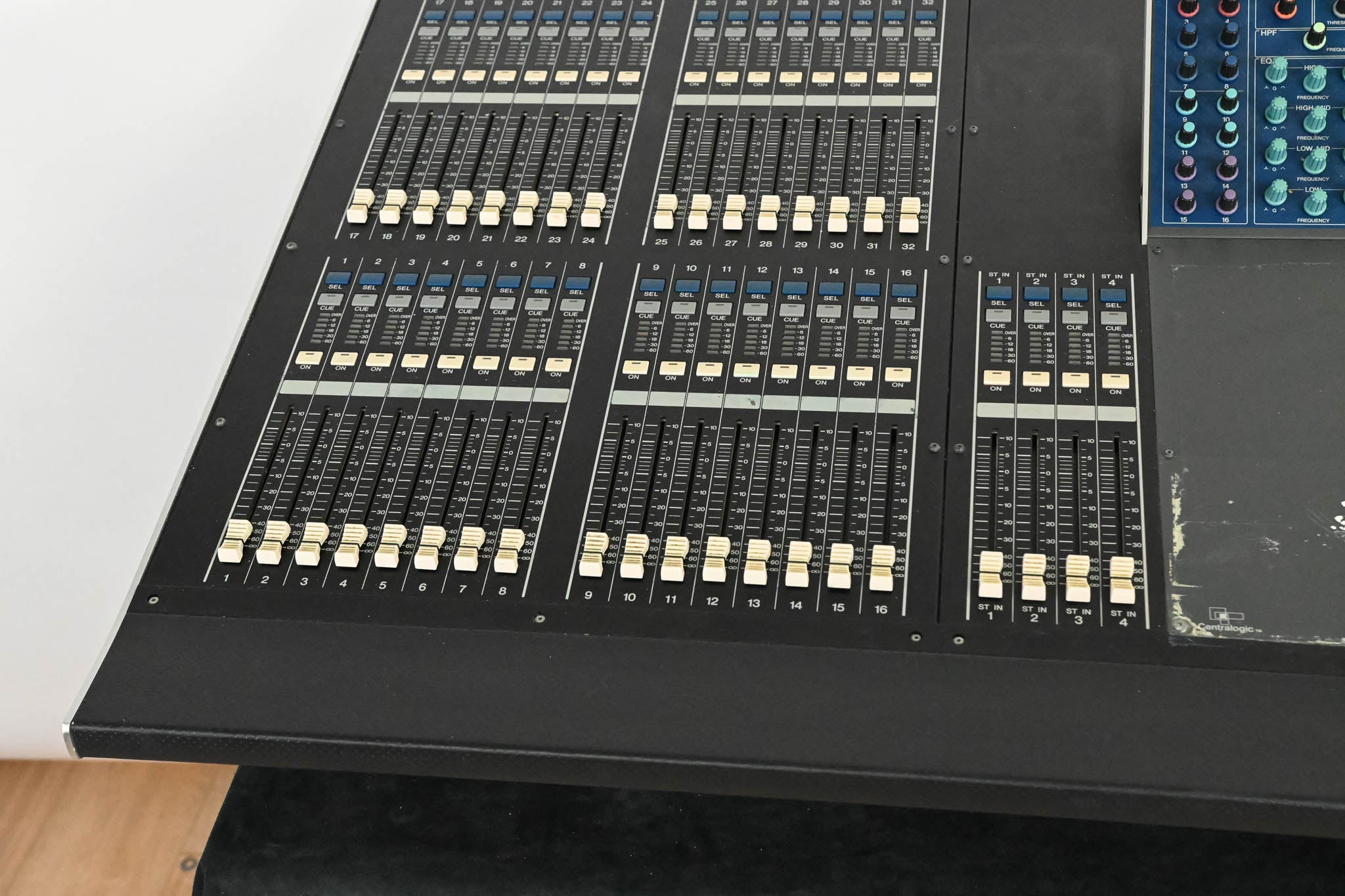 Yamaha M7CL-48 48-Channel Digital Audio Mixing Console