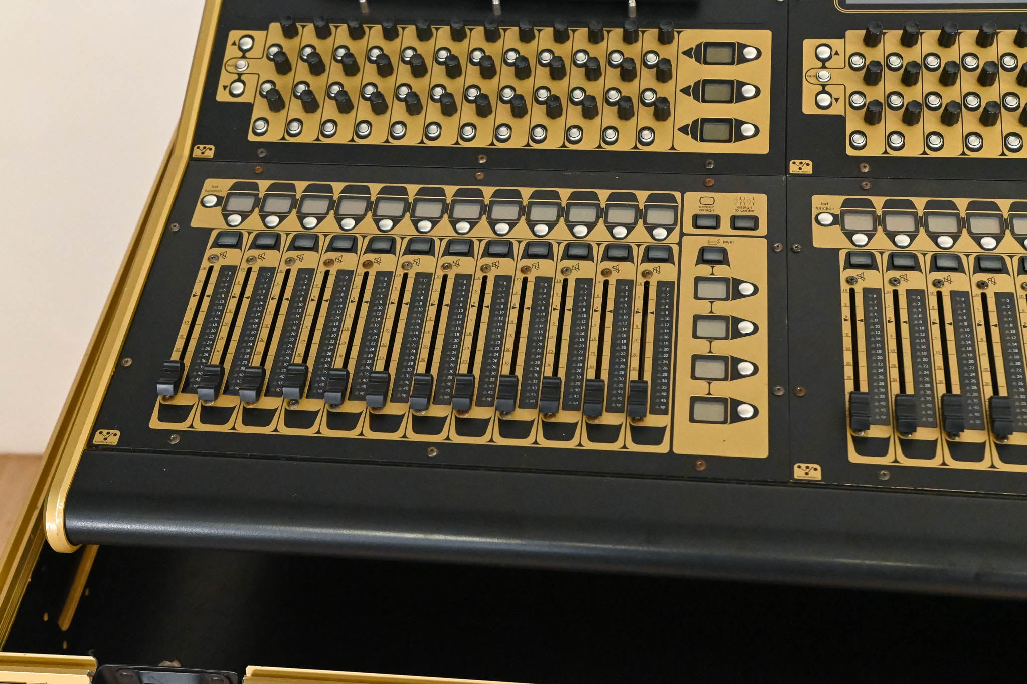 DiGiCo SD8 120-Channel Digital Mixing Console with Road Case
