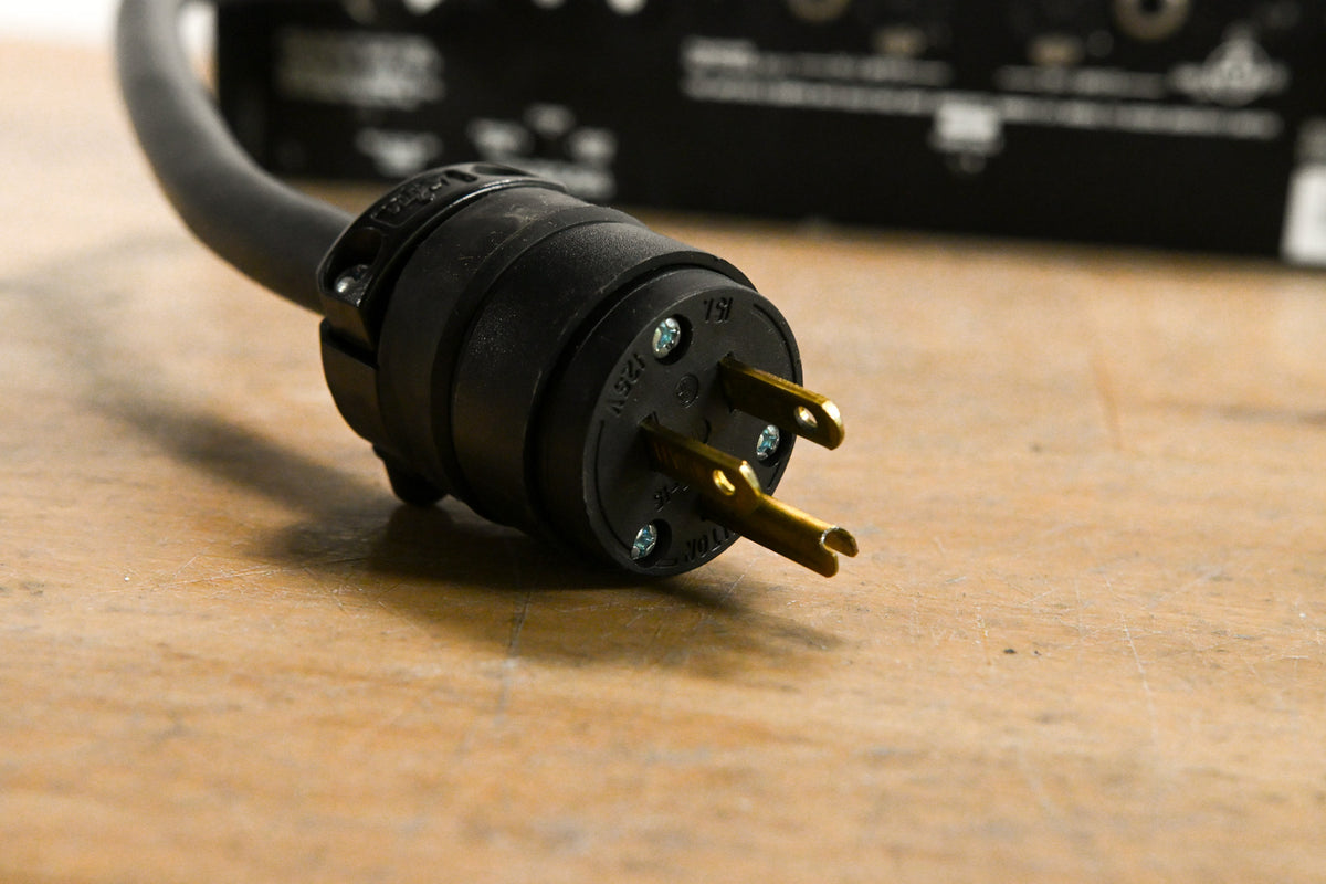 Crown Macro-Tech 2402 2-Channel Power Amplifier