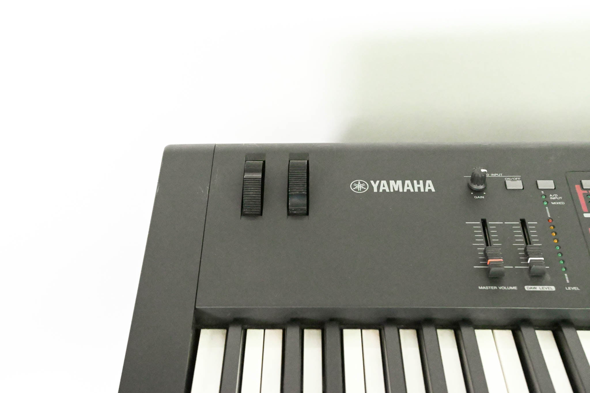 Yamaha MOX8 88-Key Synthesizer Workstation (NO POWER SUPPLY)