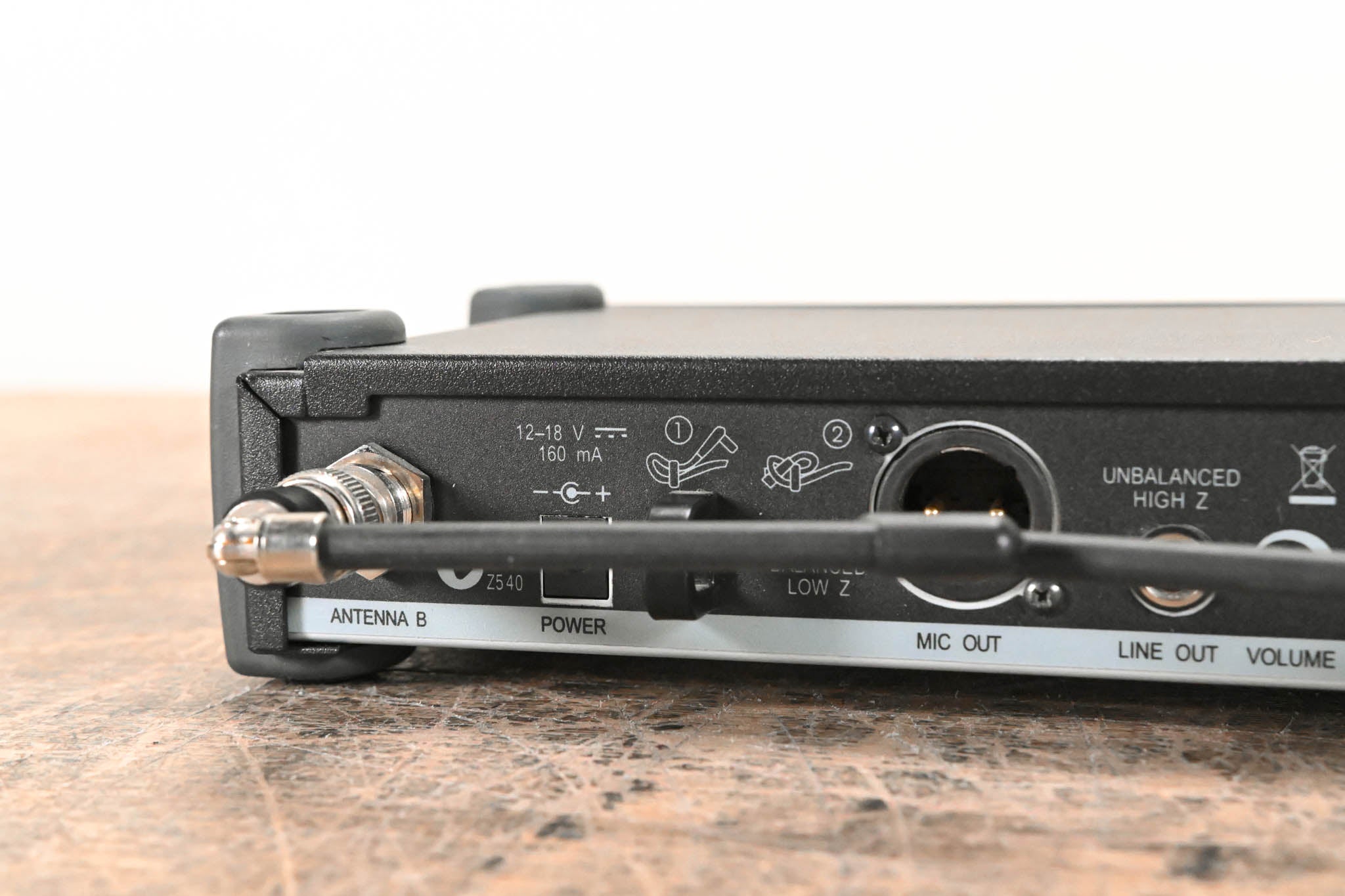 Shure SLX24/SM58 Handheld Wireless System - L4 Band: 638-662 MHz