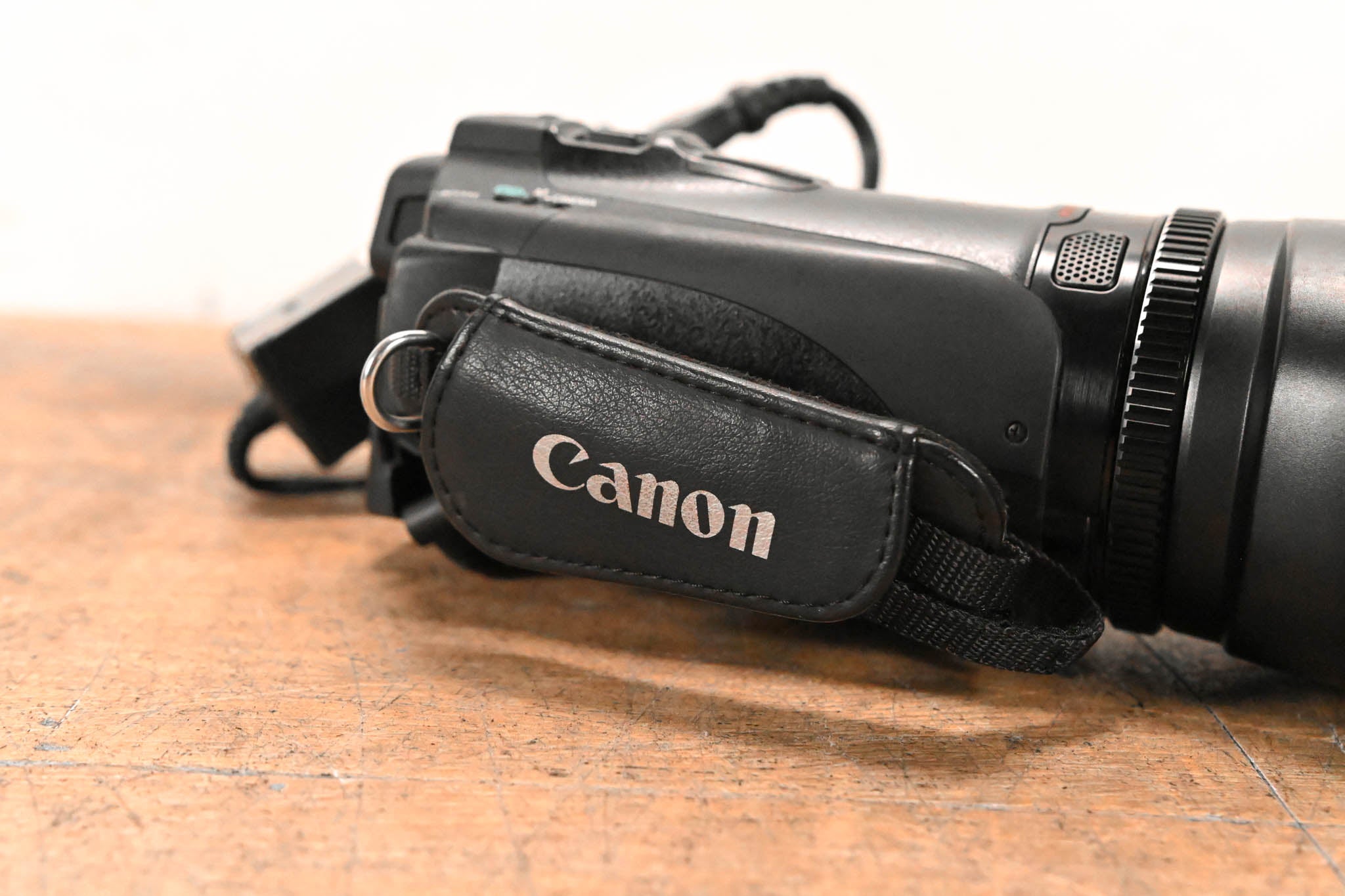 Canon Vixia HF G10 Full HD Camcorder w/HD CMOS Pro + 32GB Internal Flash