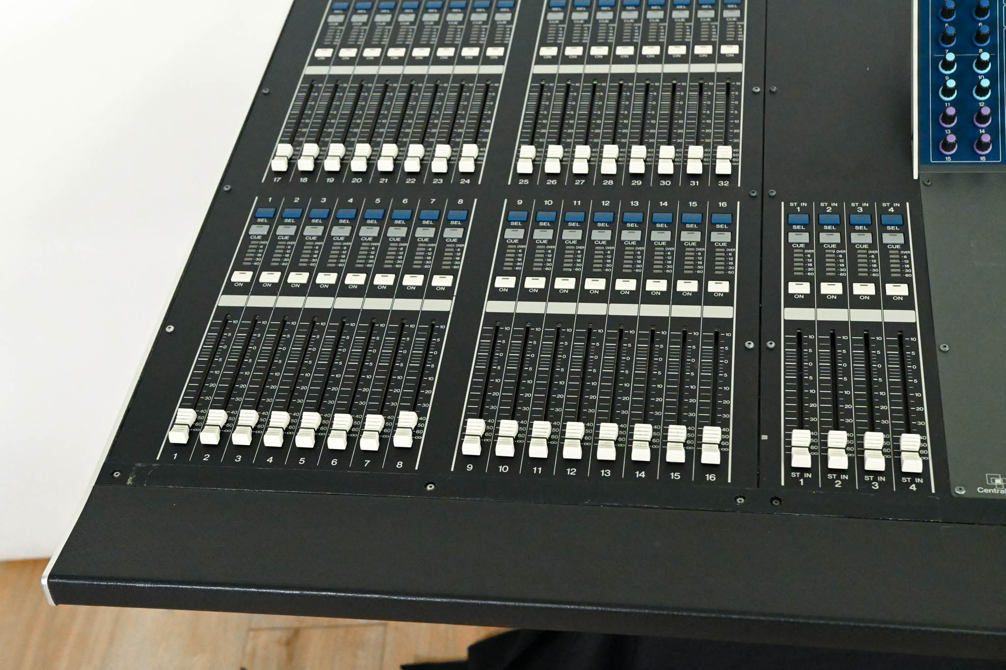 Yamaha M7CL-48 48-Channel Digital Audio Mixing Console