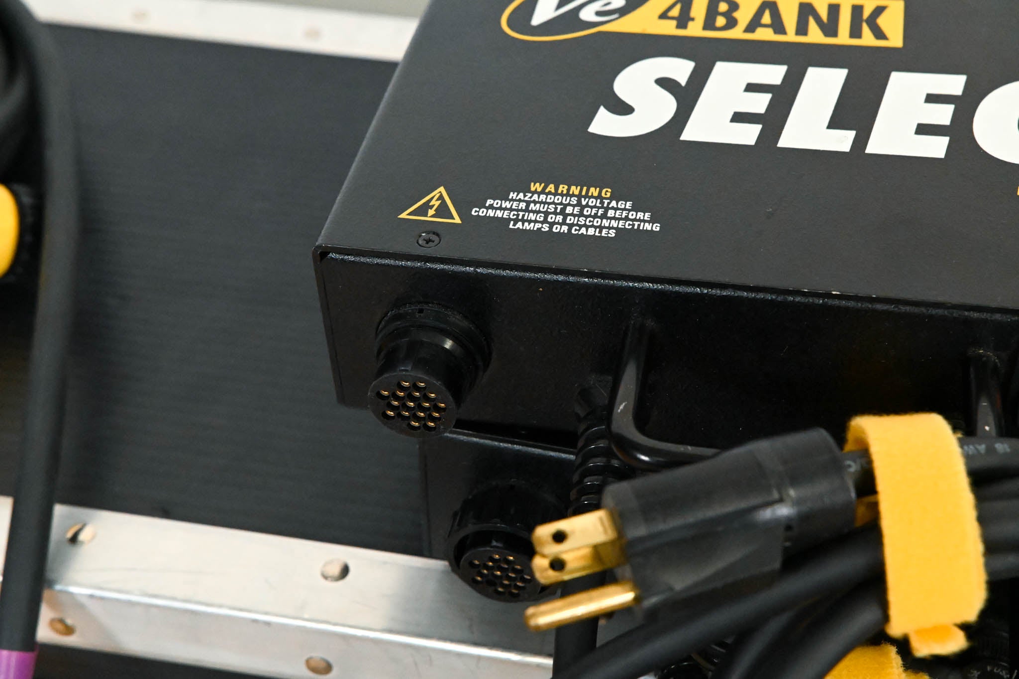 Kino Flo Select 4Bank 2-Light Gaffer Kit