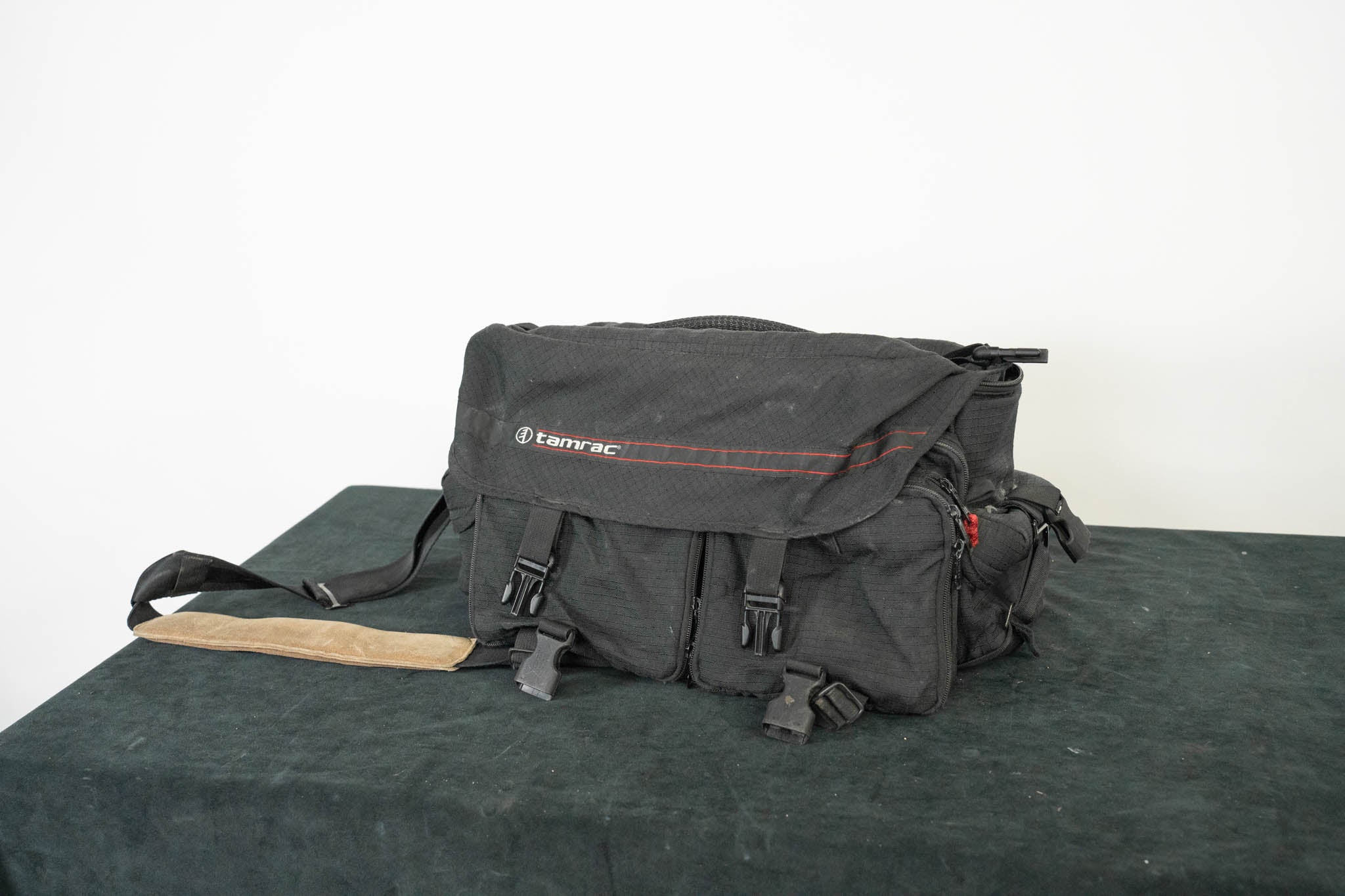 Tamrac Camera Bag - 16" x 8" x 6"