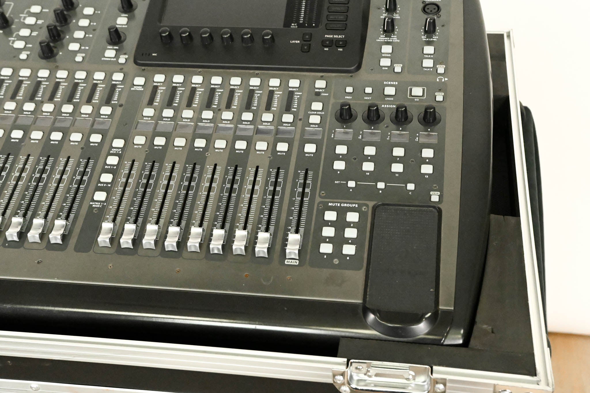 Behringer X32 40-Channel Digital Mixing Console with Road Case