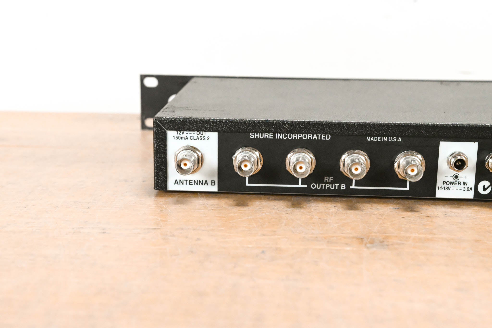 Shure UA844 Antenna Distribution System - 470-900 MHz (NO POWER SUPPLY)