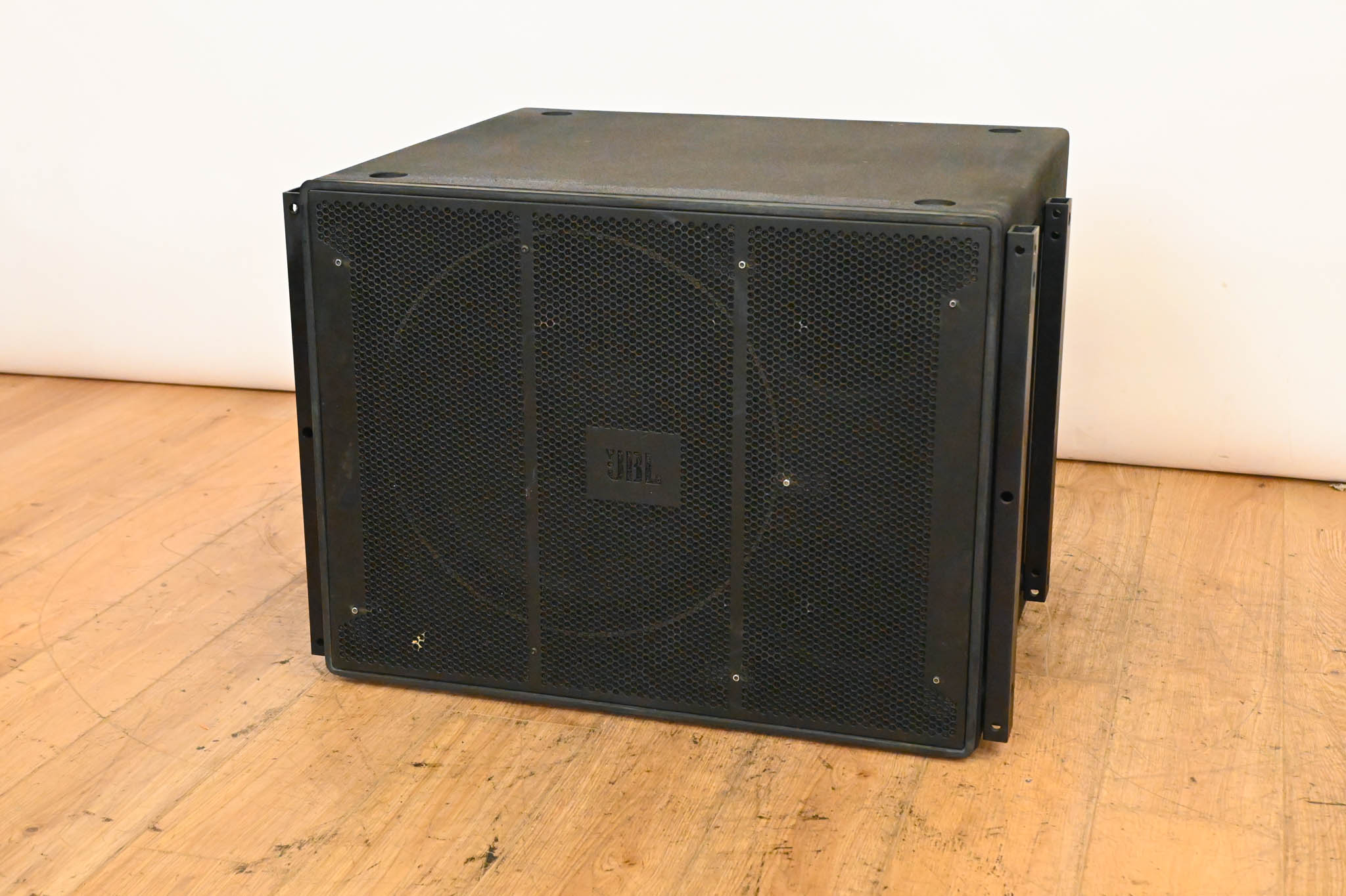 JBL VT4881A Compact Arrayable 18" Subwoofer